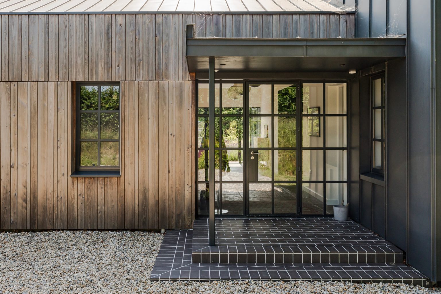 maison contemporaine acier et mélèze