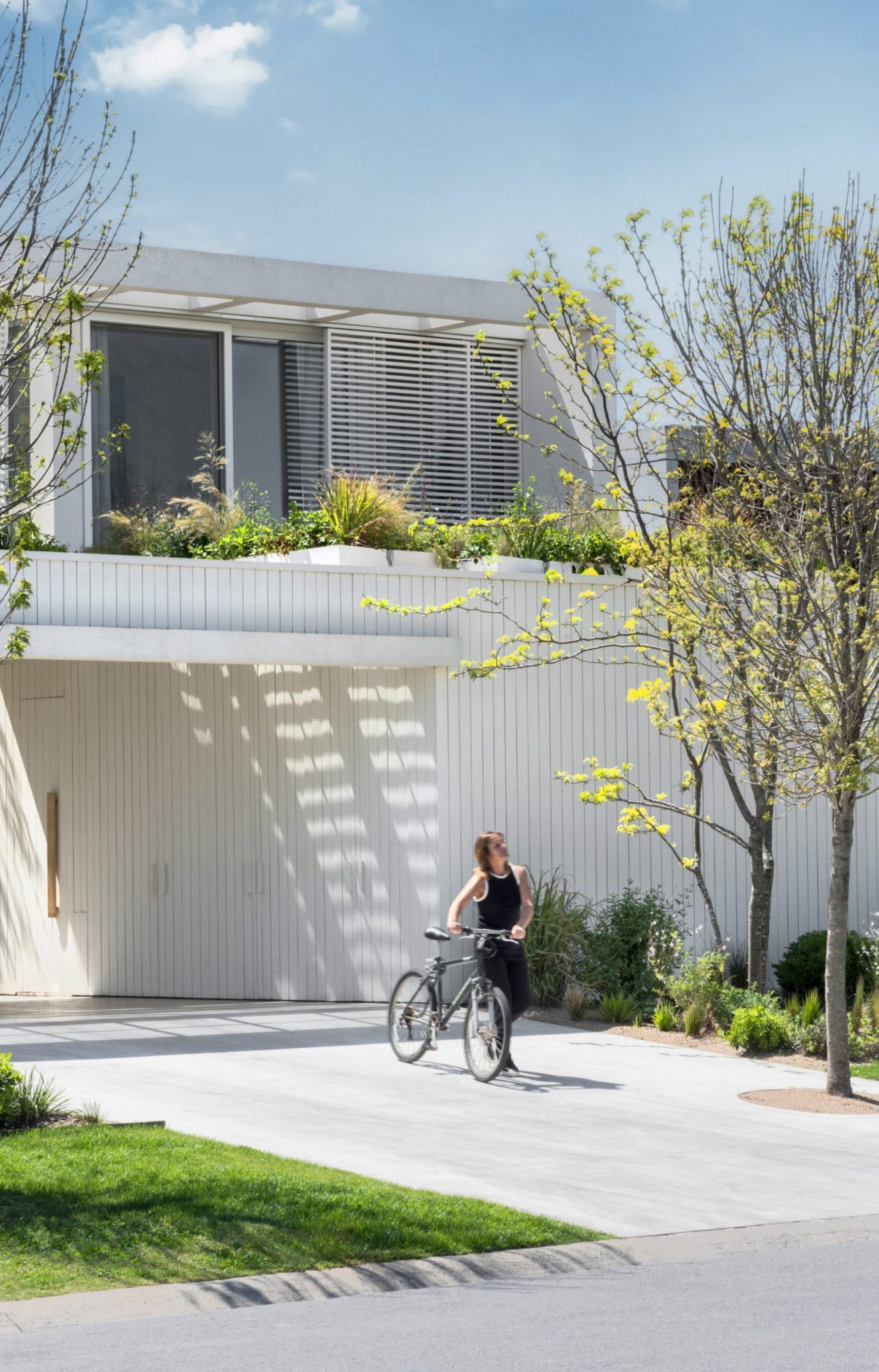maison contemporaine lignes géométriques façade blanche