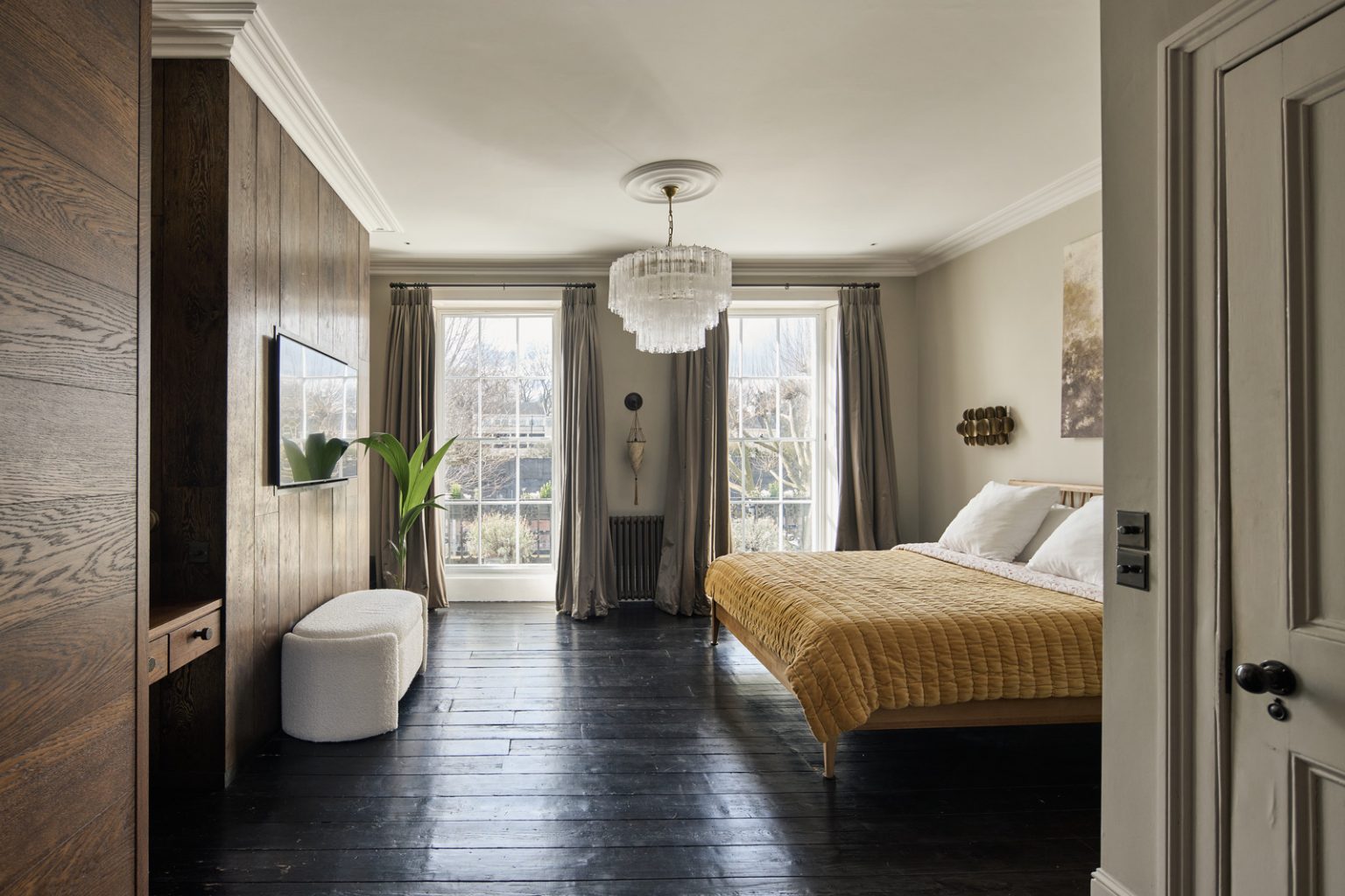 chambre classique chic murs bois