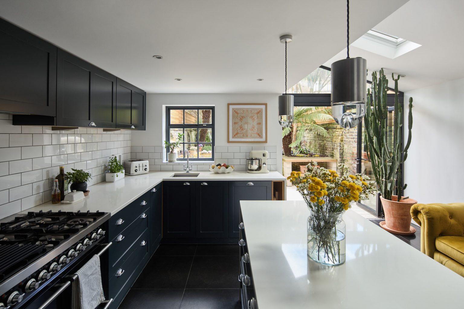 cuisine noire sur jardin maison Londres