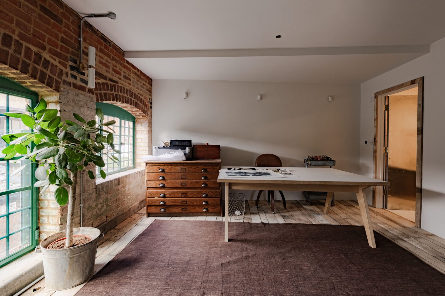 salon maison loft murs briques