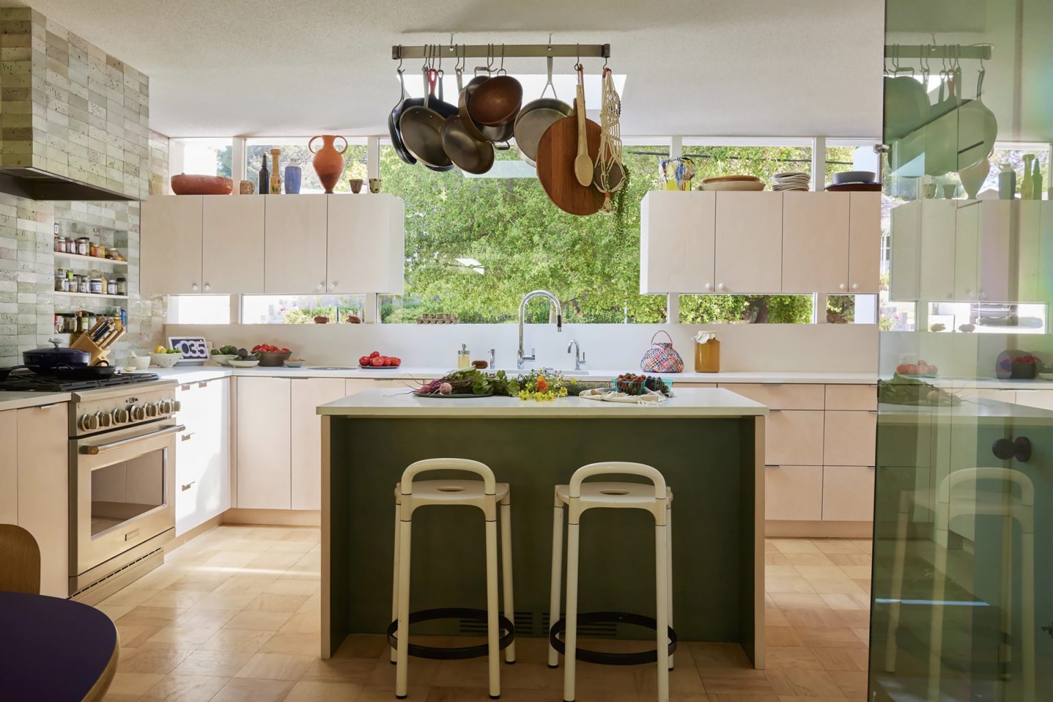 cuisine rose et verte maison Pasadena Puelicher House décoration mid-century