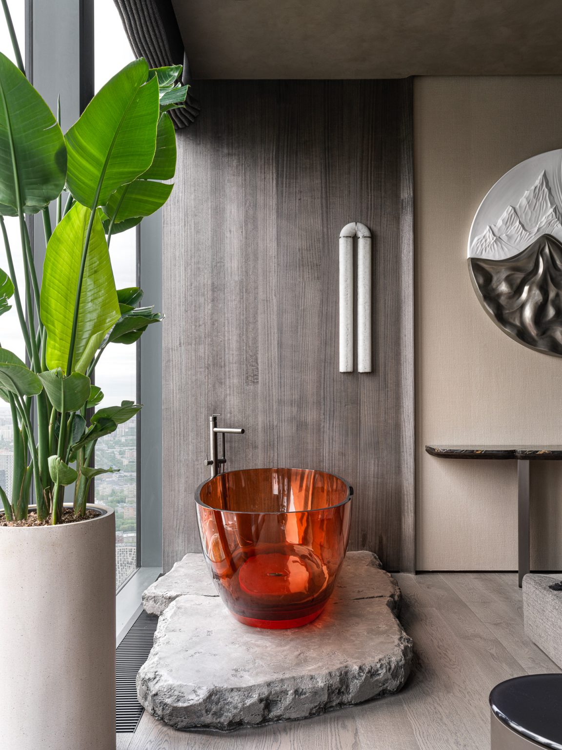 Un appartement design et neutre de 85m2 aux beaux matériaux bruts
