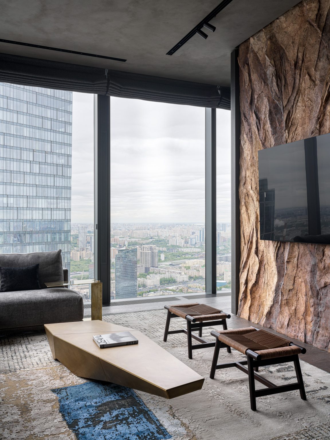 Un appartement design et neutre de 85m2 aux beaux matériaux bruts