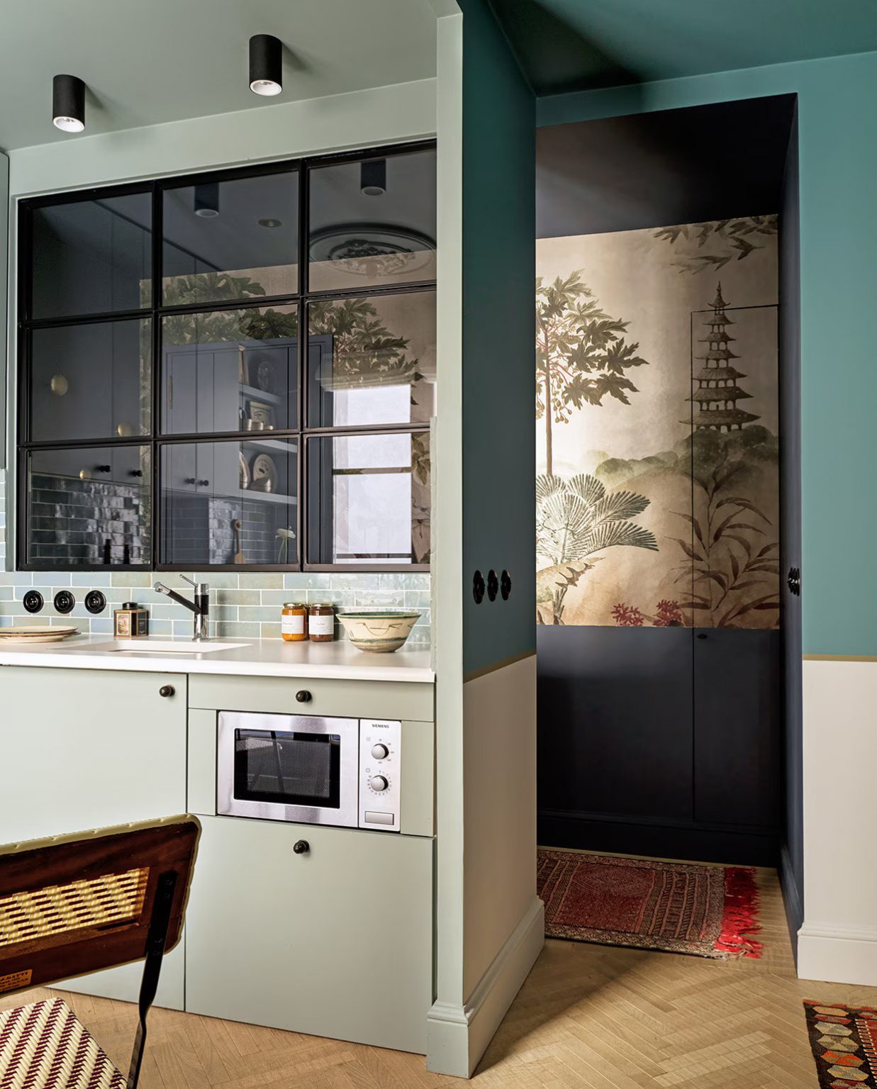 cuisine verte décoration contemporaine deux-pièces 25m2 Paris
