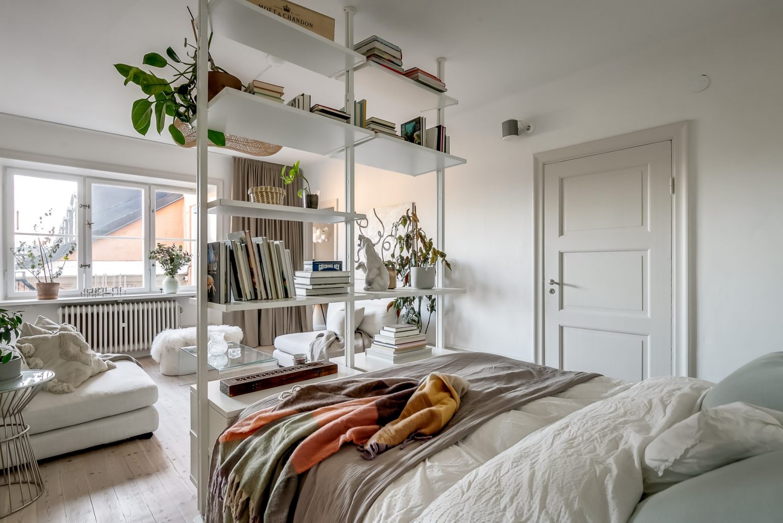 studio 54m2 avec espace chambre crée par meuble Elvarli IKEA