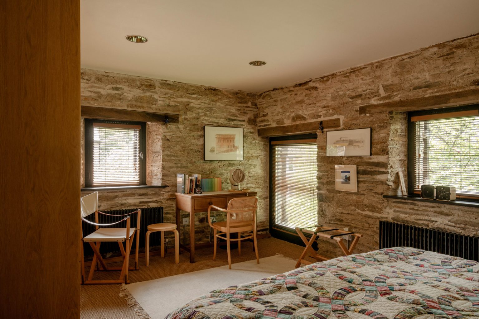 chambre mur en pierres