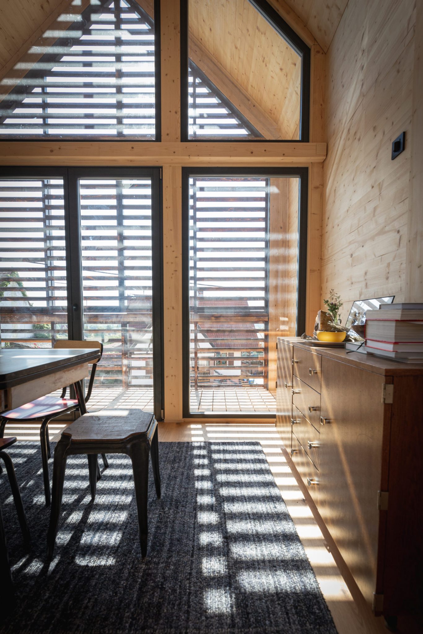salle à manger pignon vitré petite maison 40m2 préfabriquée en Alsace par ÜTE