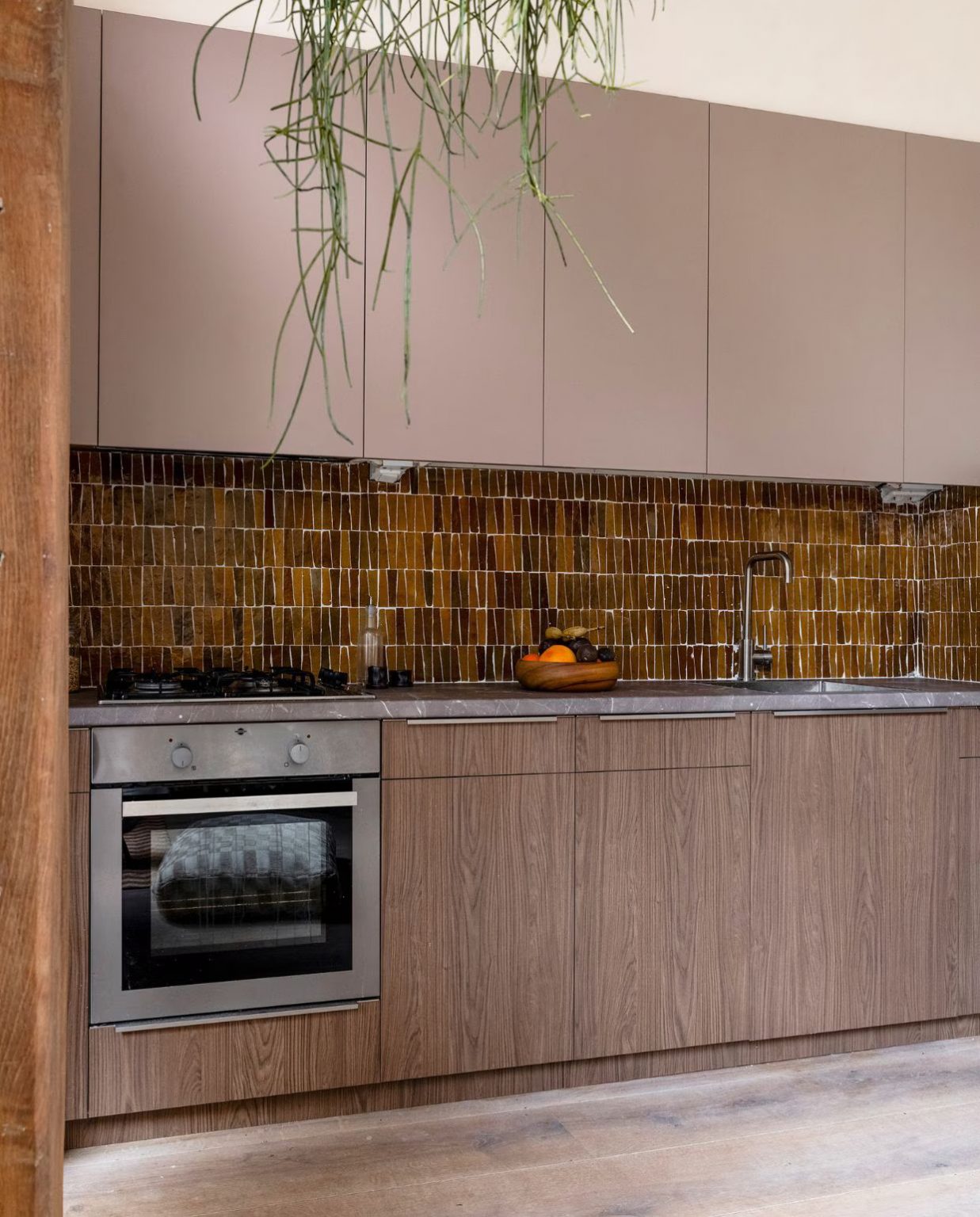 cuisine meubles et carrelage marron