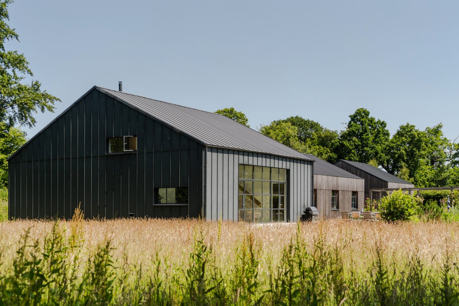 maison contemporaine en acier et mélèze