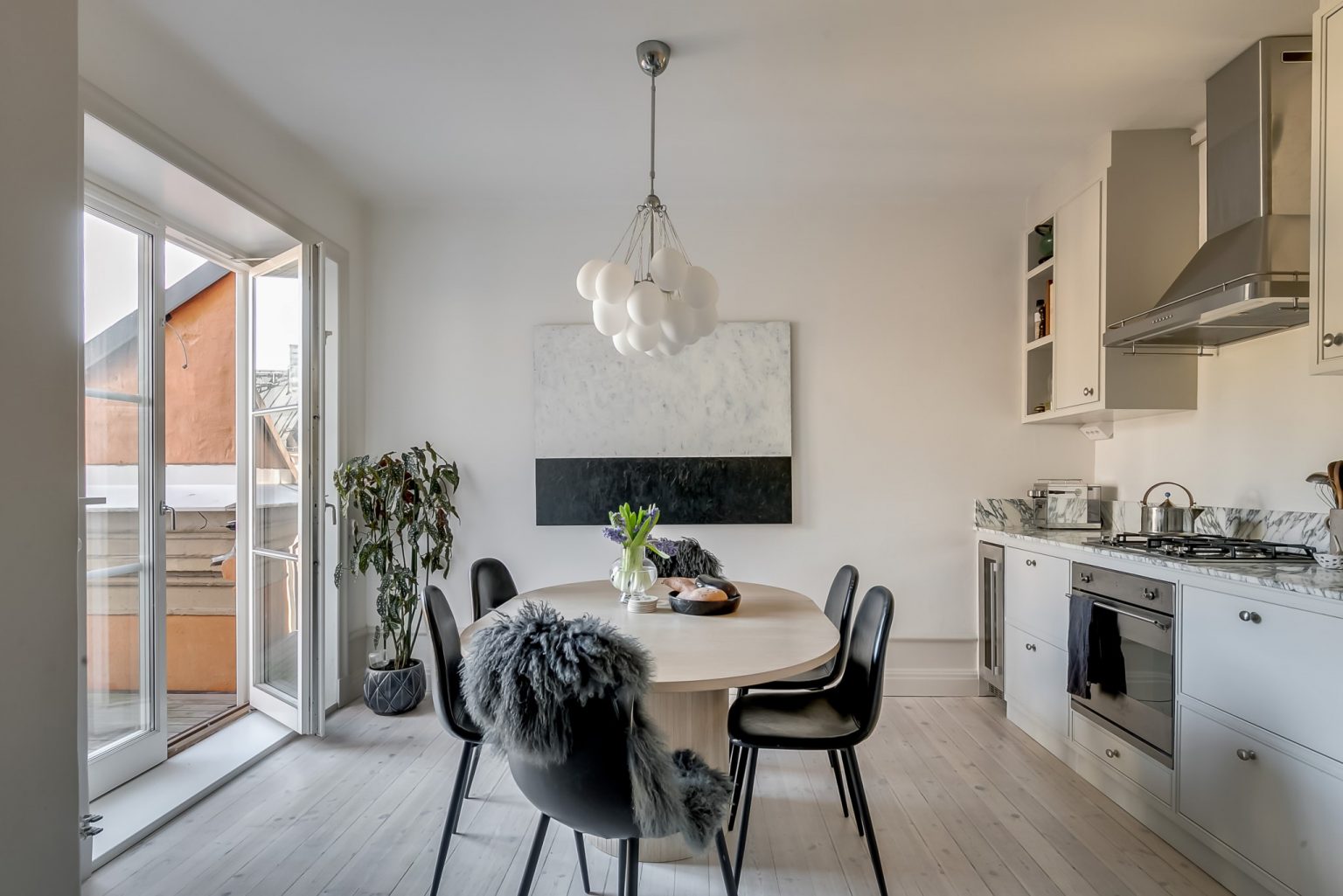 cuisine vaste studio de 54m2 optimisé grâce à une solution IKEA