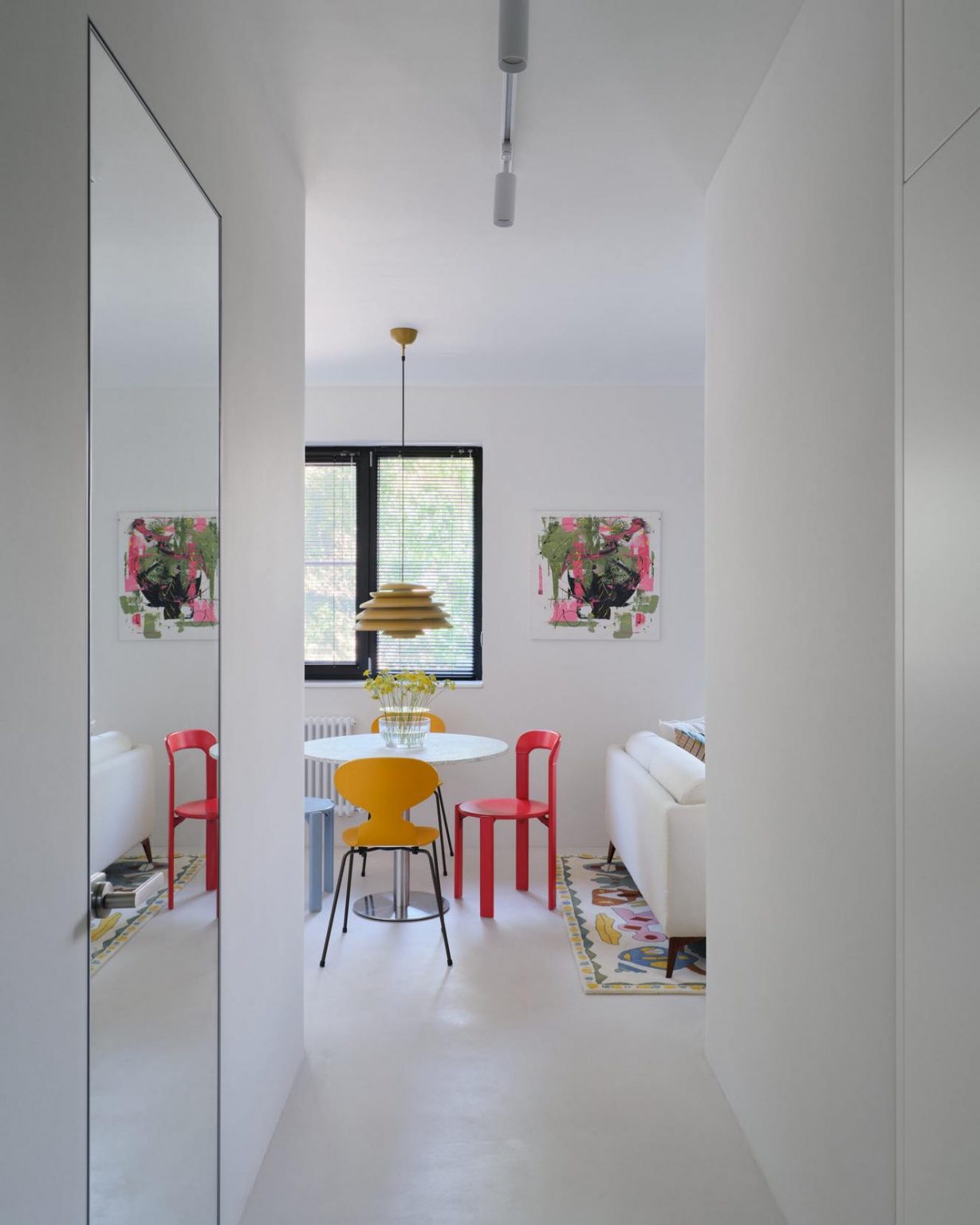 entrée décoration design et colorée studio 36m2