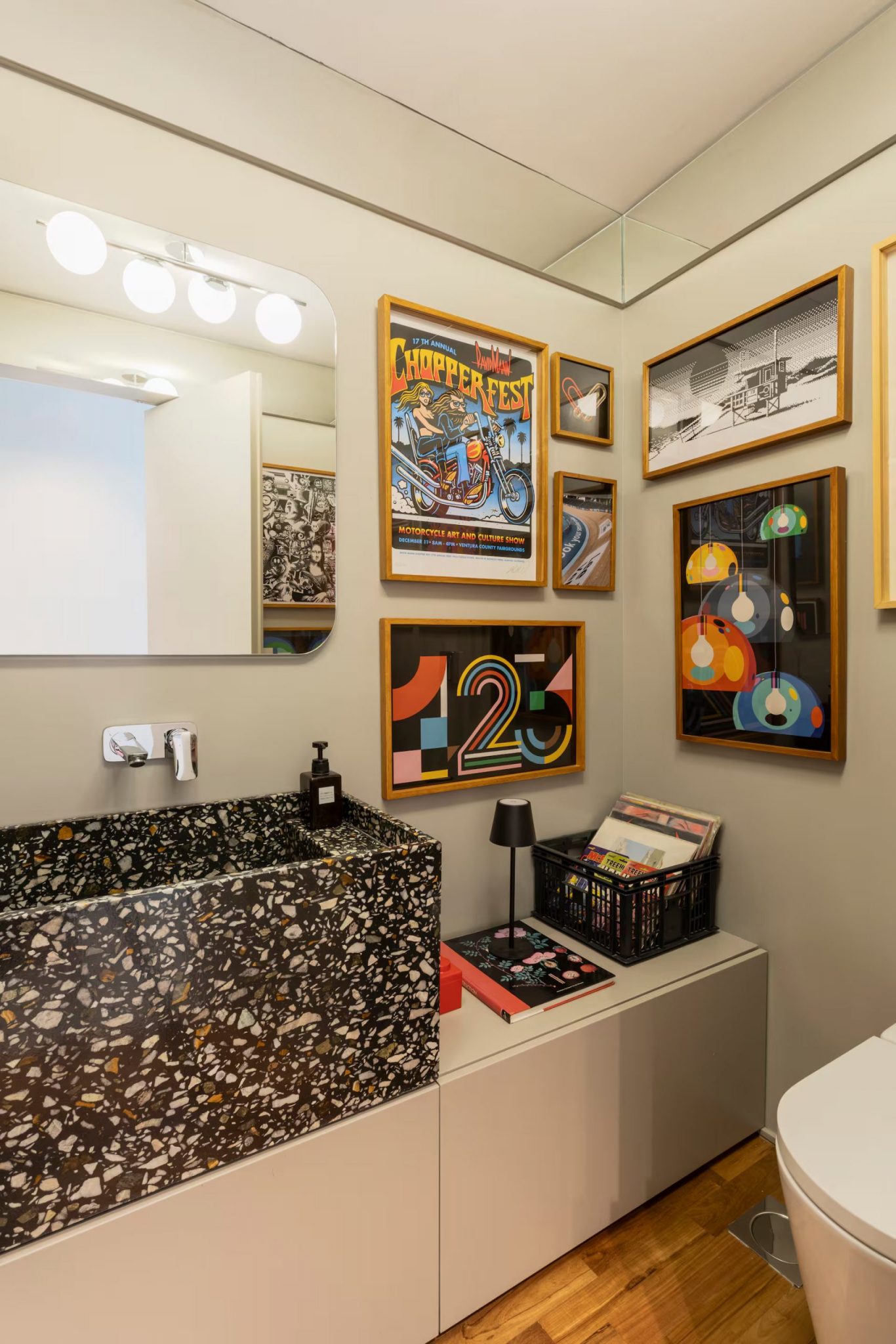 toilettes avec vasque terrazzo noir
