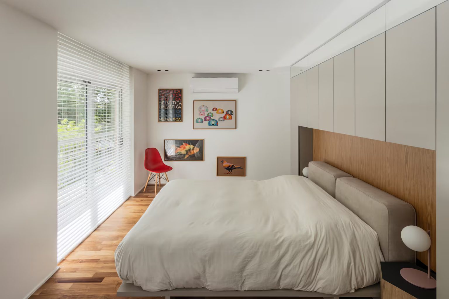 chambre moderne avec meuble pont