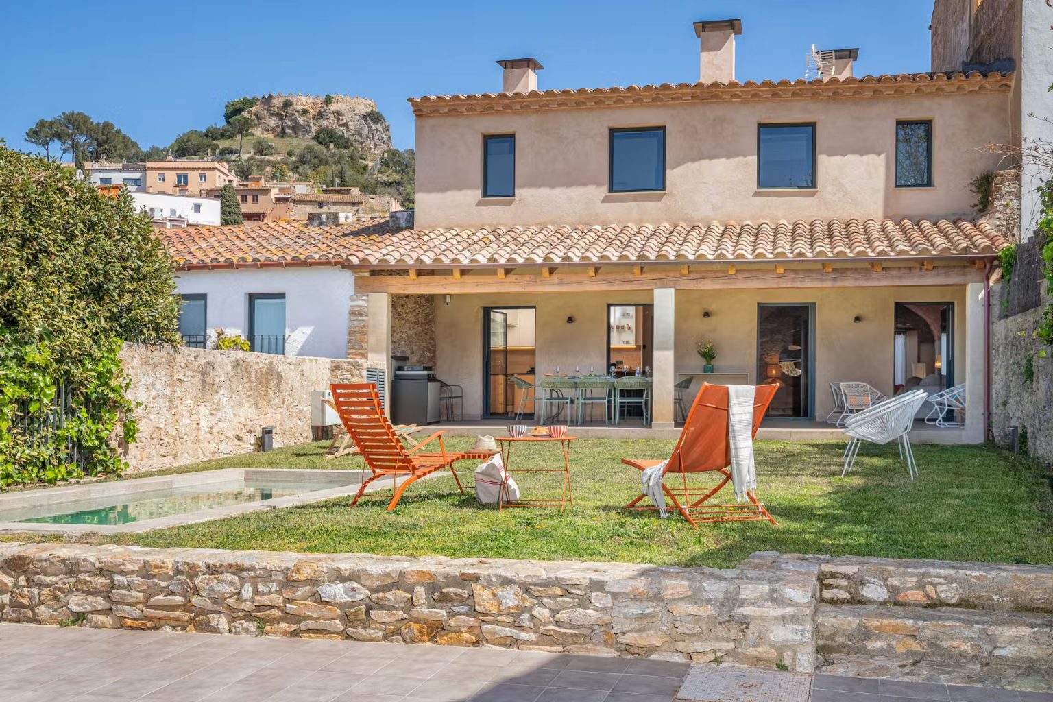 maison de ville rénovée avec petit piscine moins de 10m2 Casa Alegria