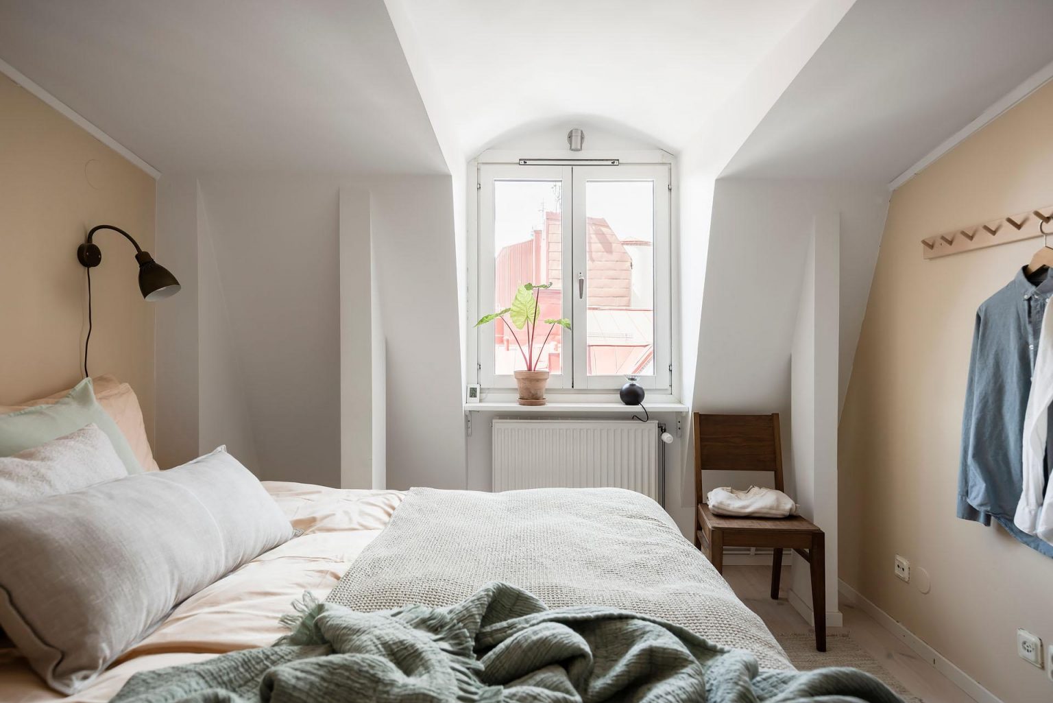 chambre décoration scandinave beige et verte