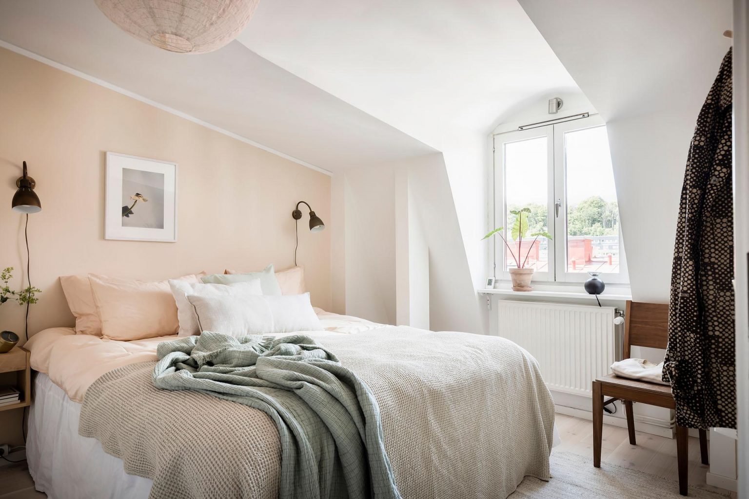 chambre décoration scandinave beige et verte