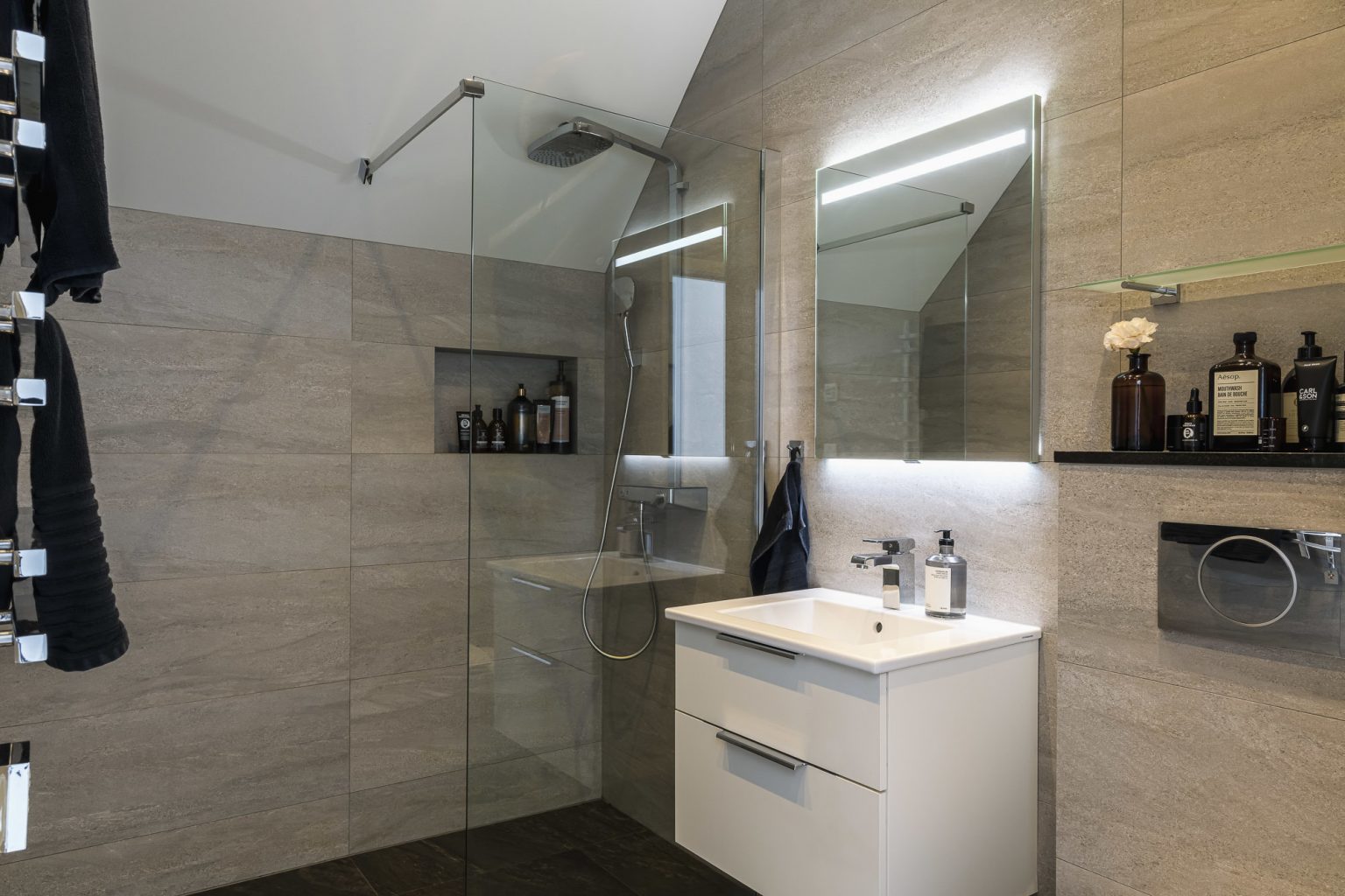 salle de bain design travertin