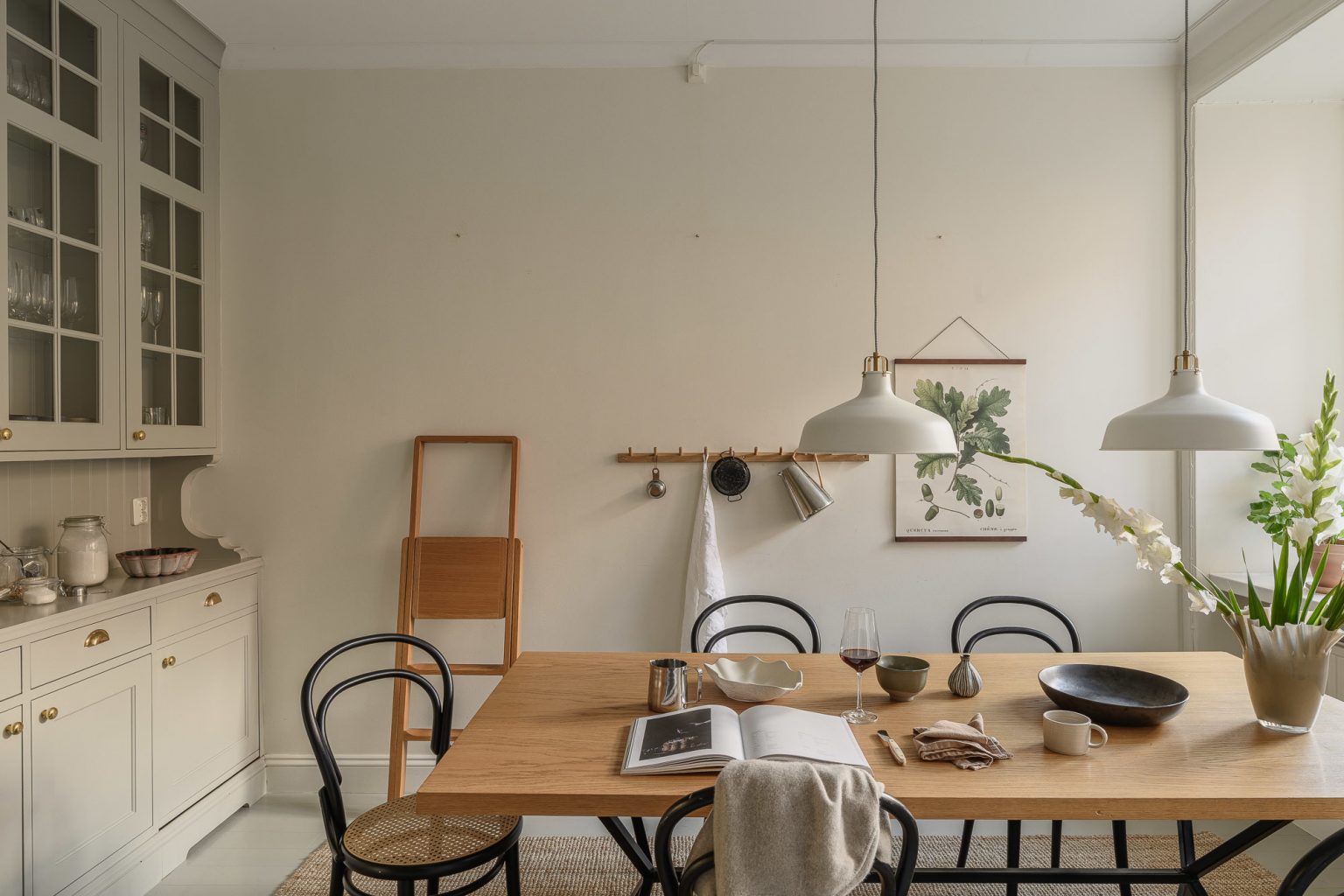 cuisine shaker grise avec salle à manger