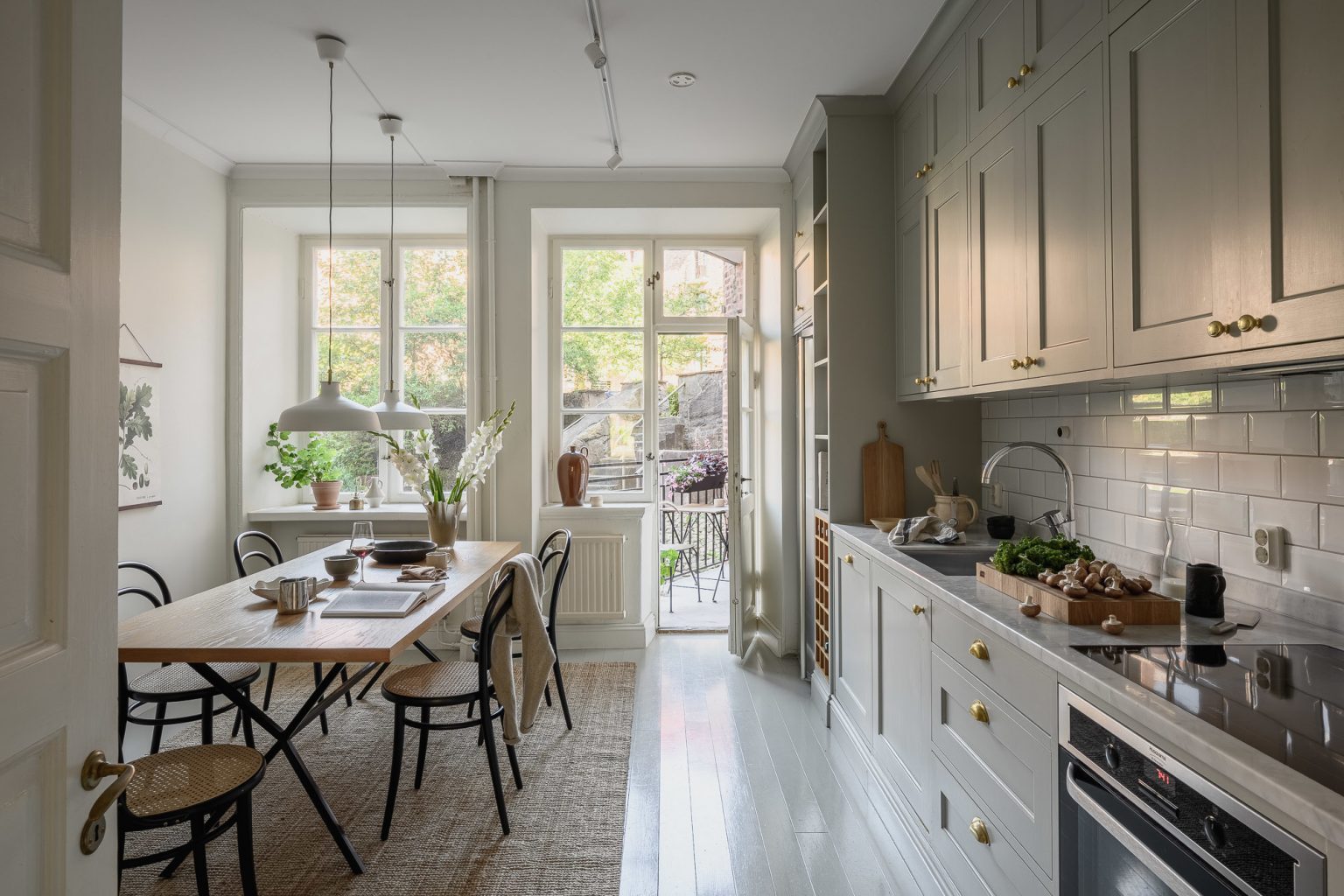 cuisine shaker grise avec salle à manger