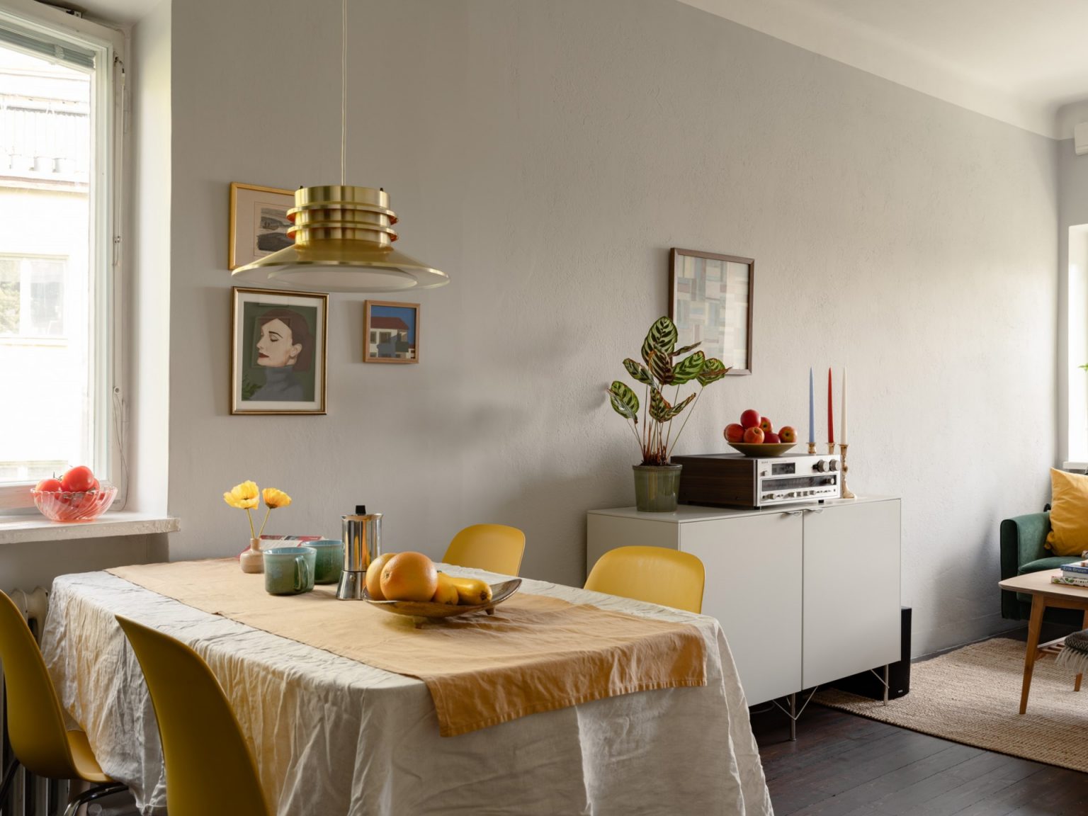 salle à manger studio 29m2 décoration colorée et vintage