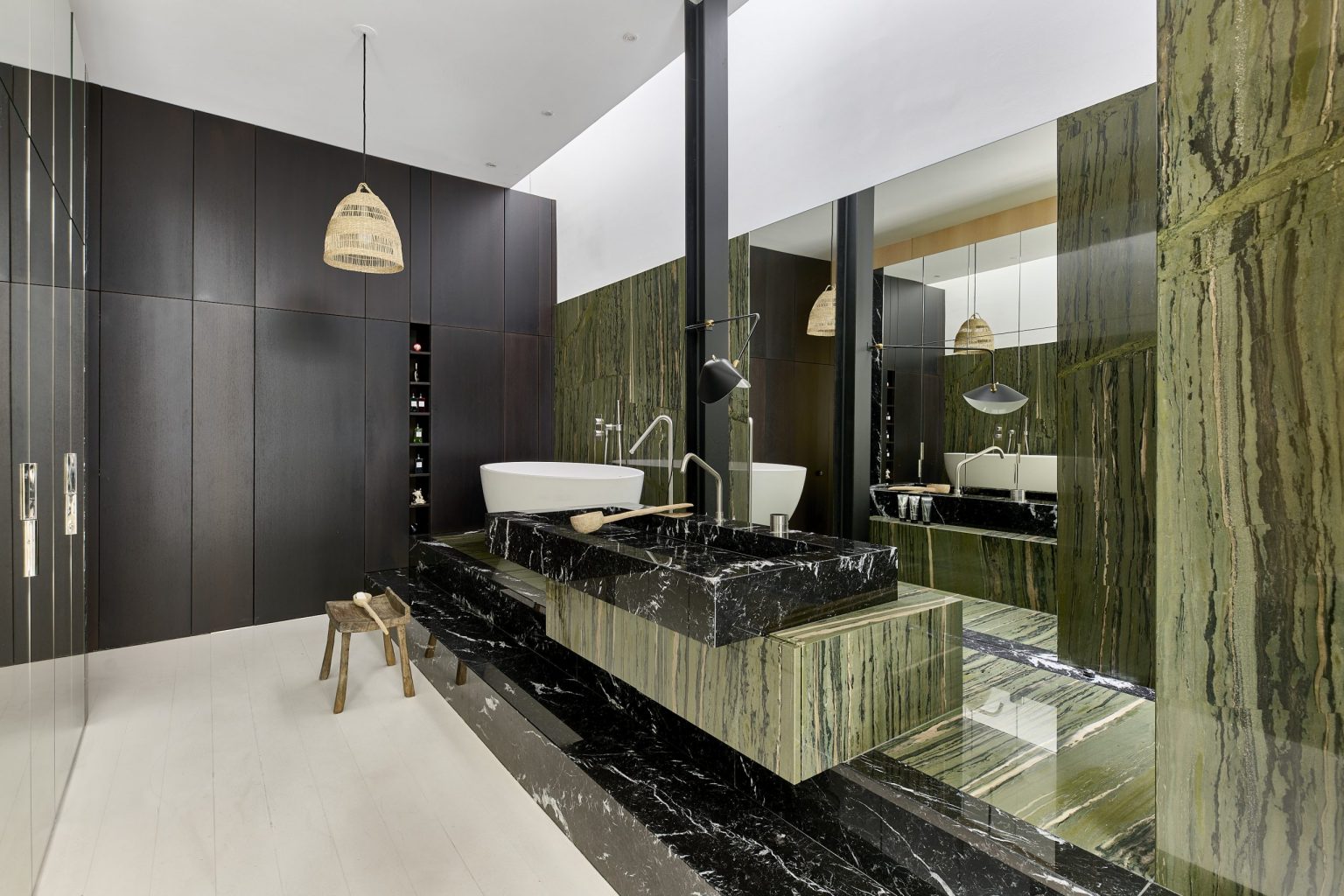 salle de bain design marbre vert © Julien Krede