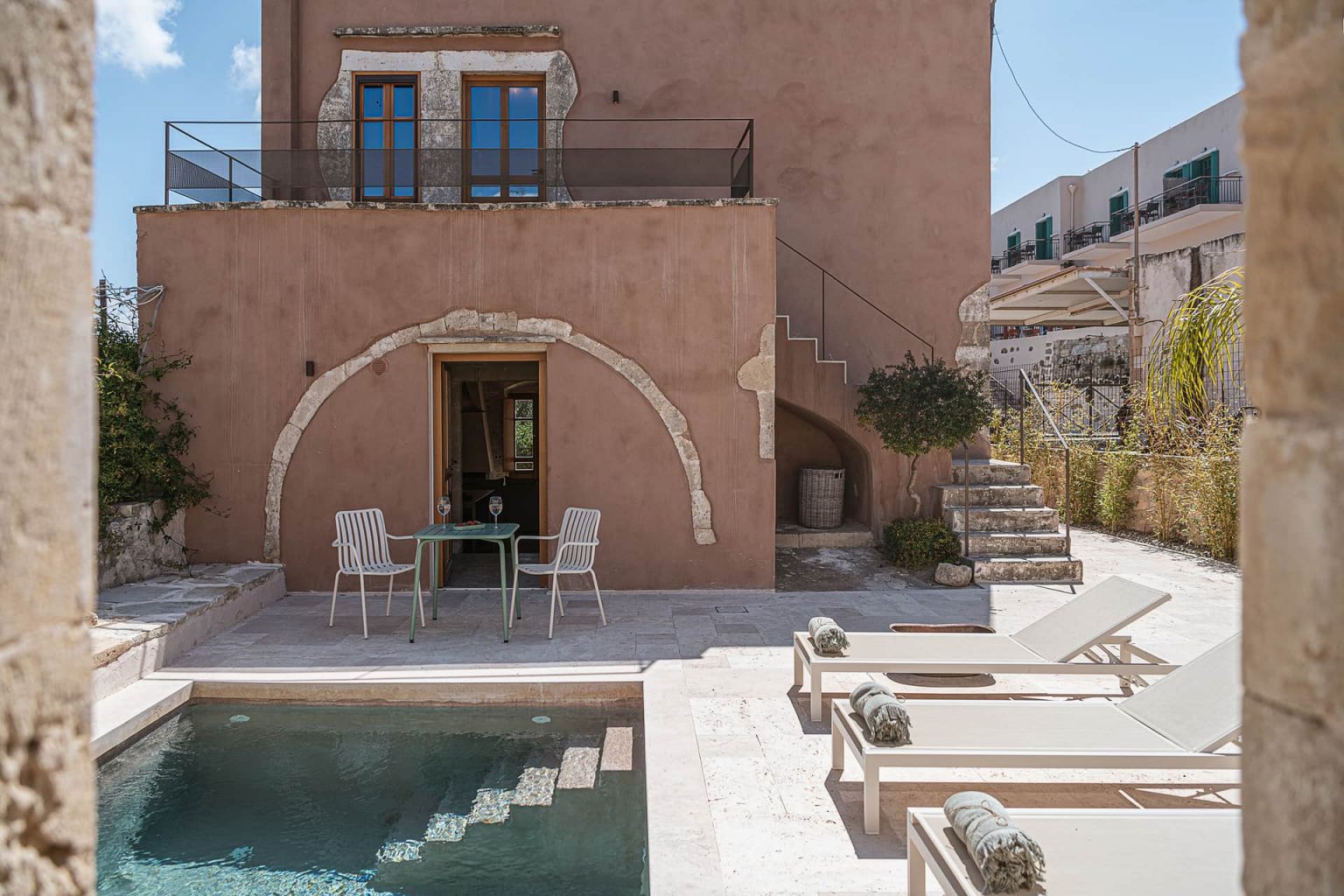 maison en pierres avec piscine en Crète Corte Interna