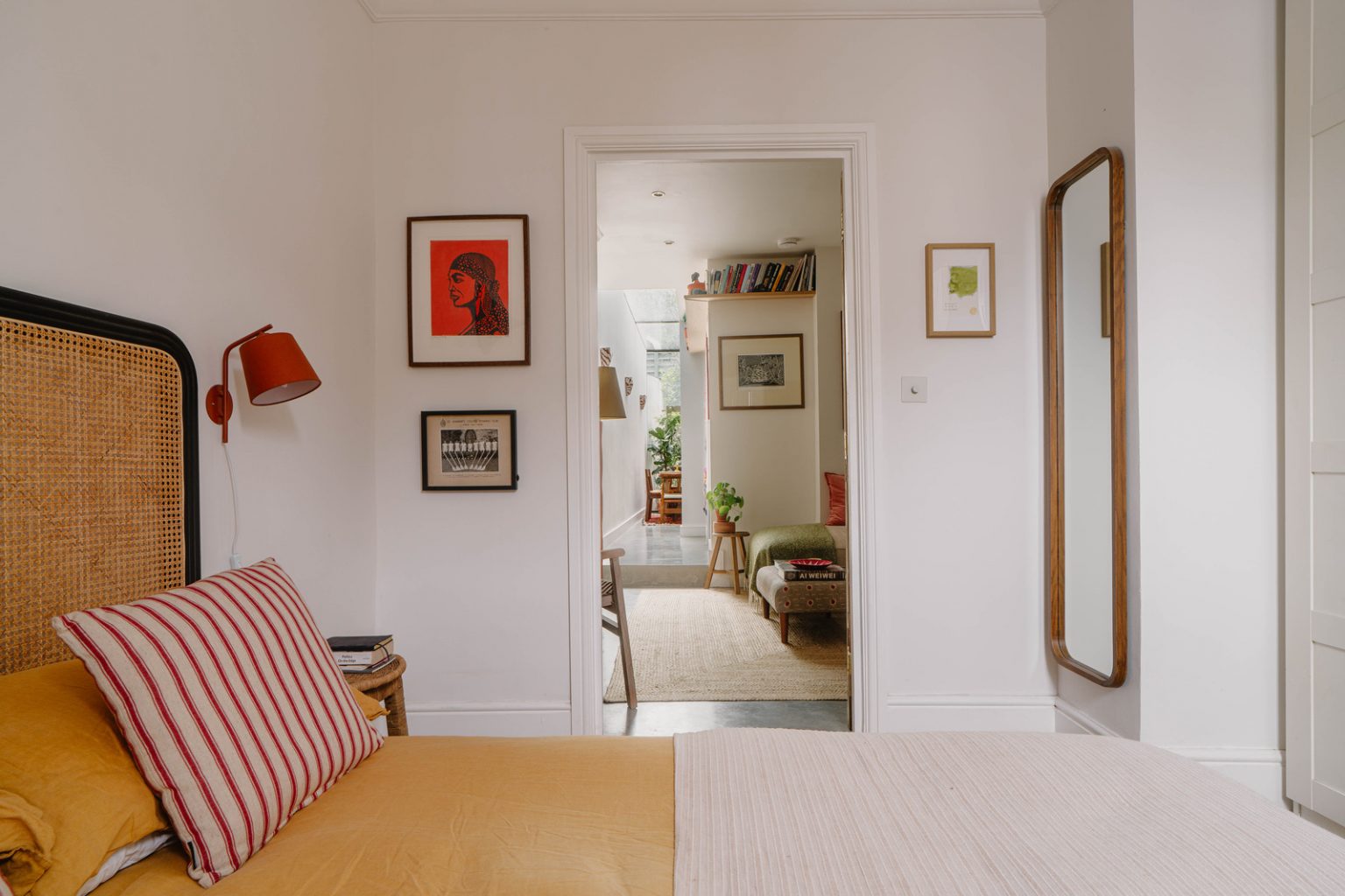 chambre tête de lit cannage décoration couleurs méditerranéennes 