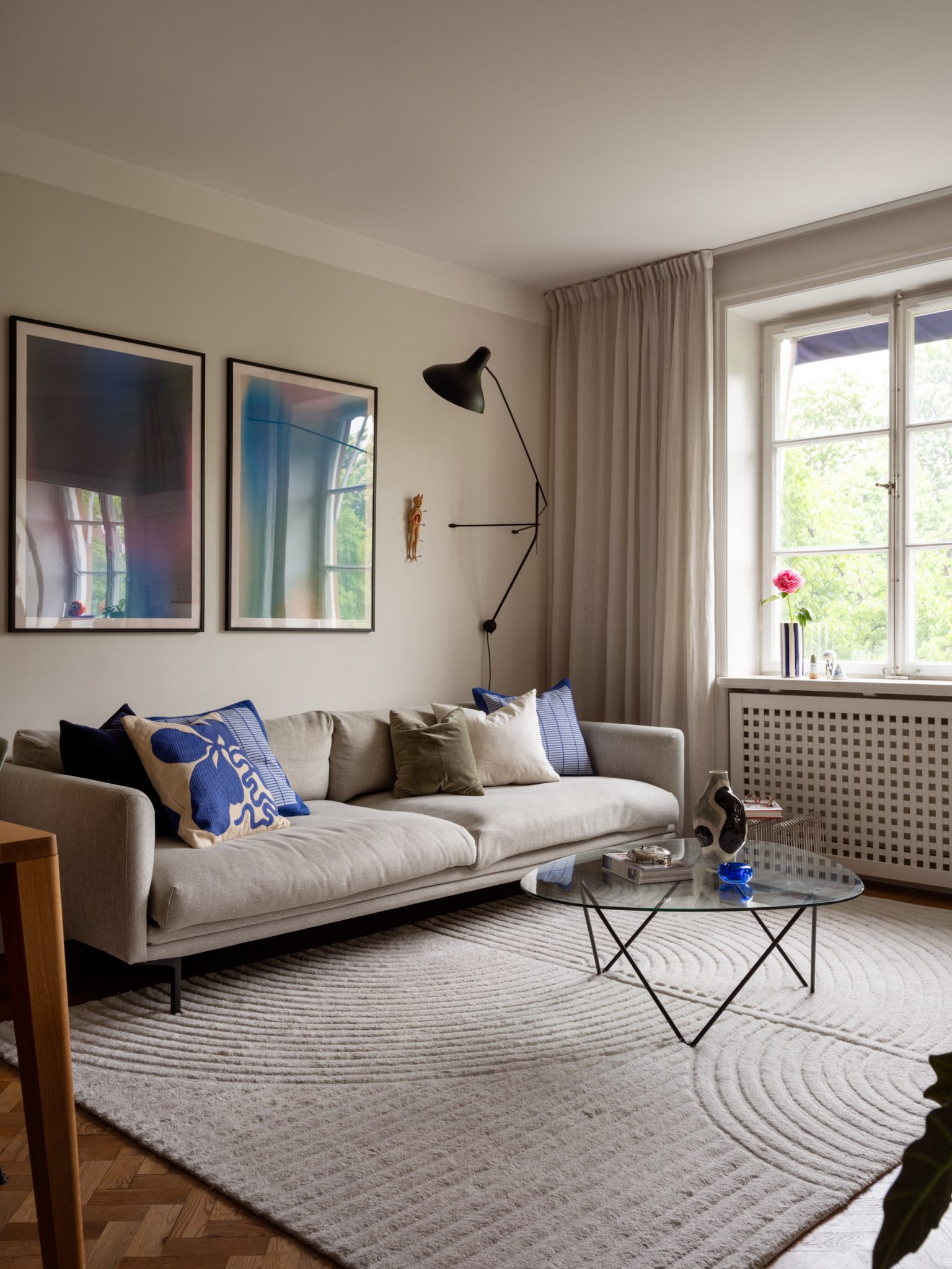salon canapé gris clair deux-pièces 43m2