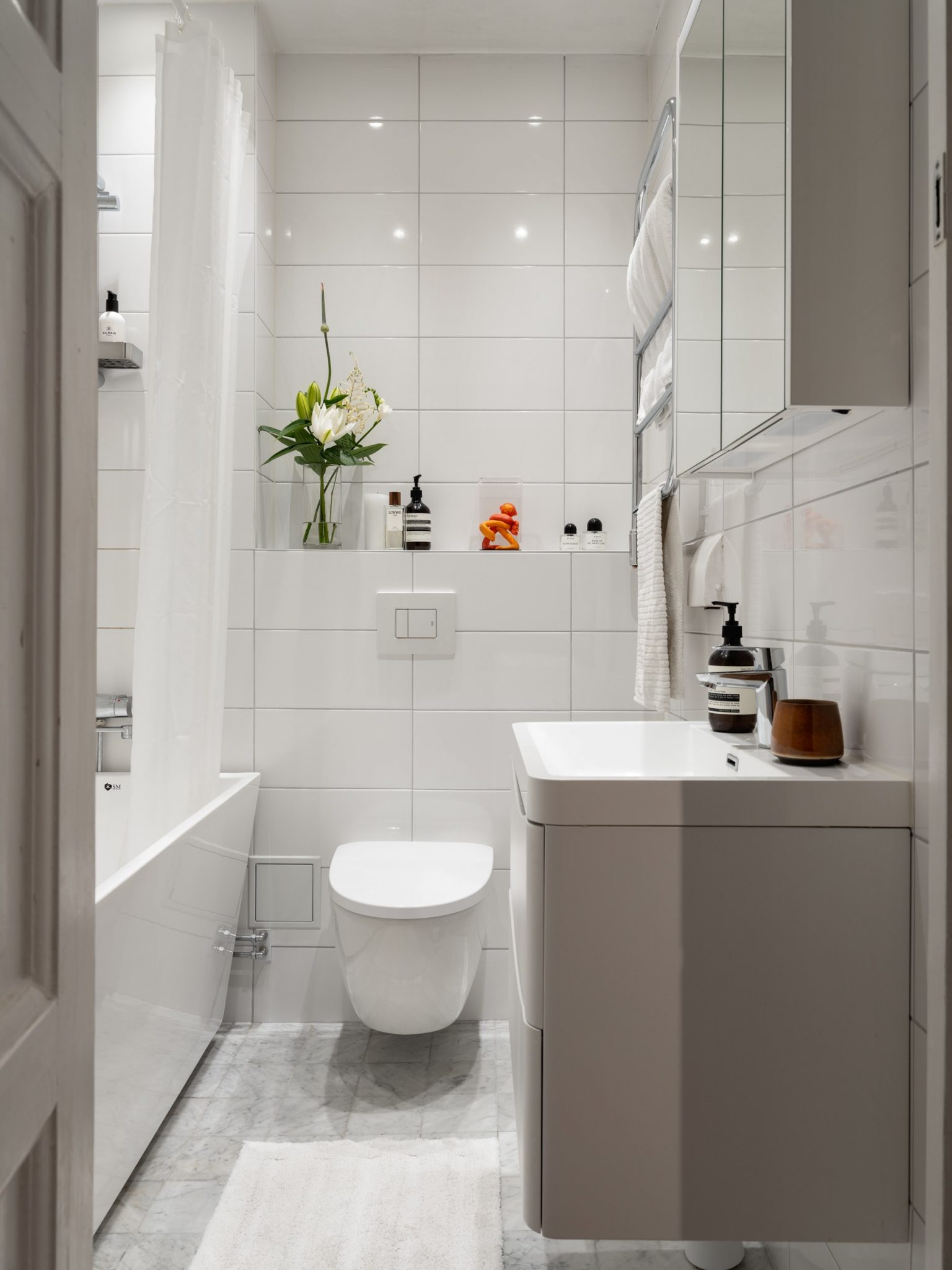 salle de bain blanche