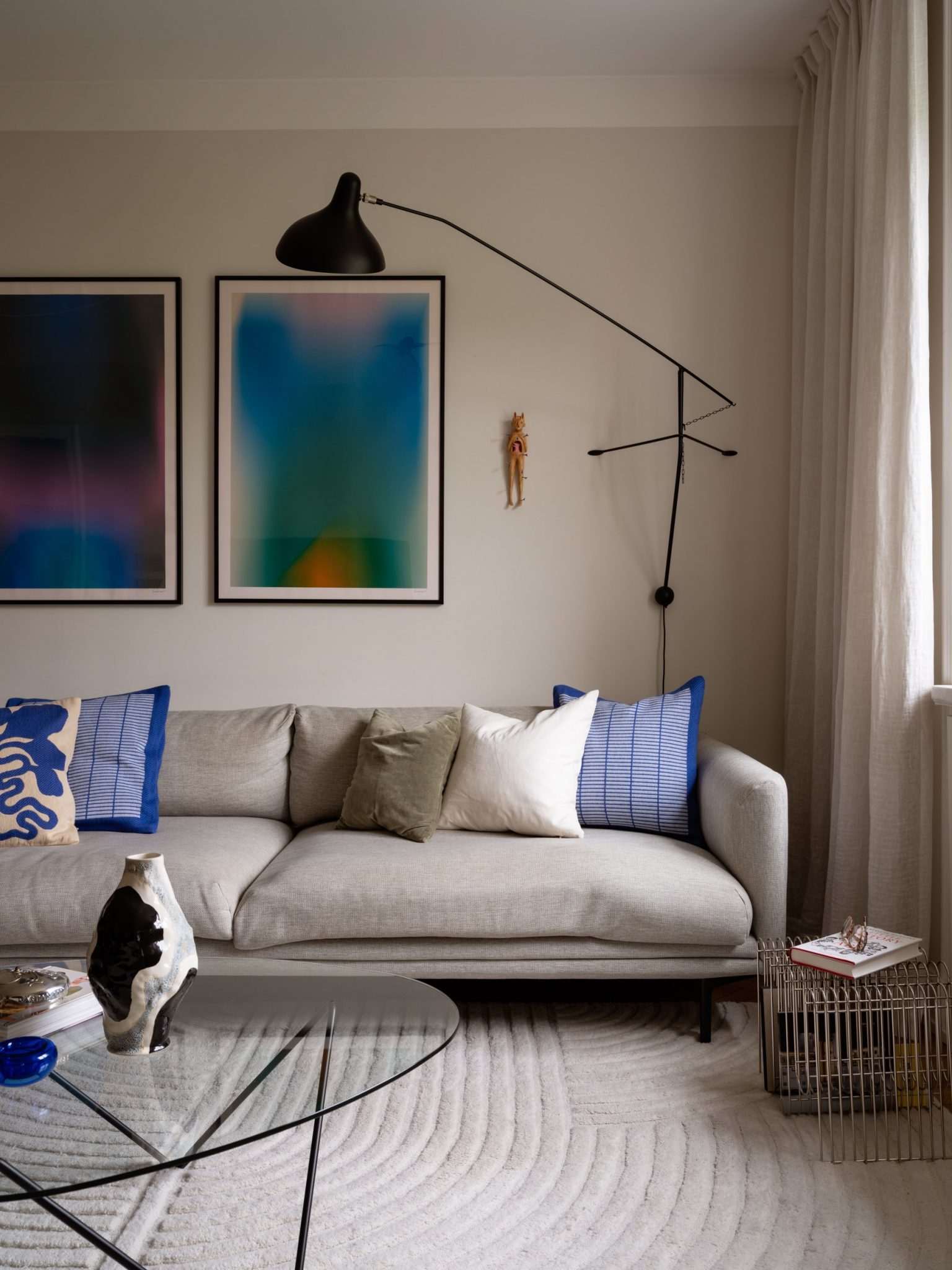 salon canapé gris clair deux-pièces 43m2