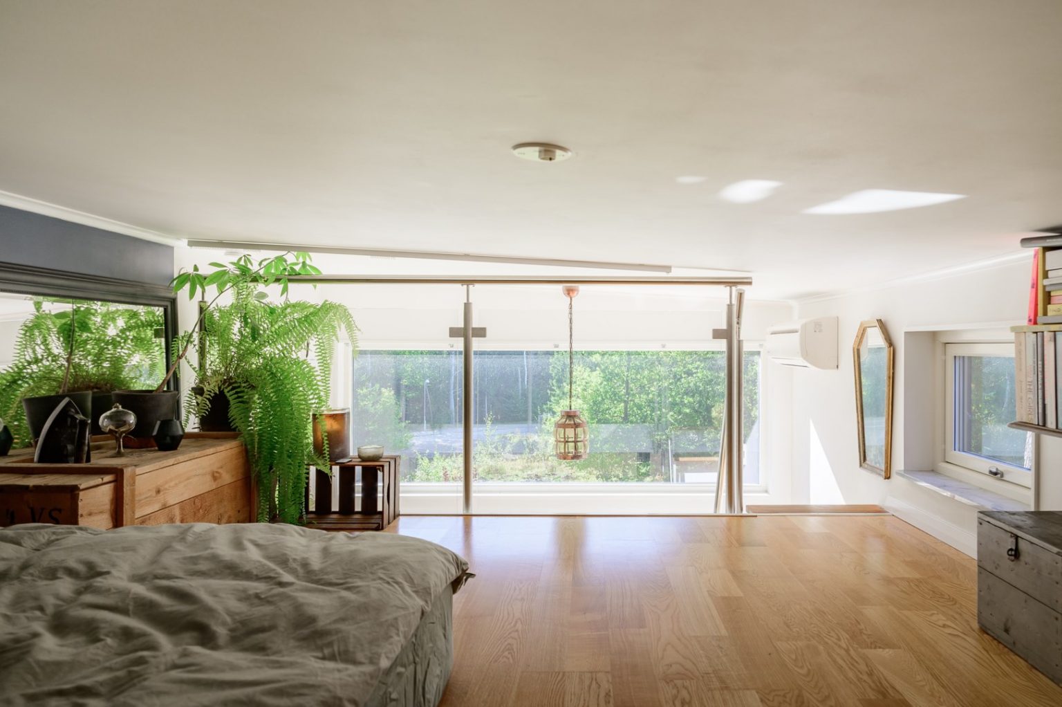 chambre sur mezzanine basse petite maison 33m2 comme un studio individuel