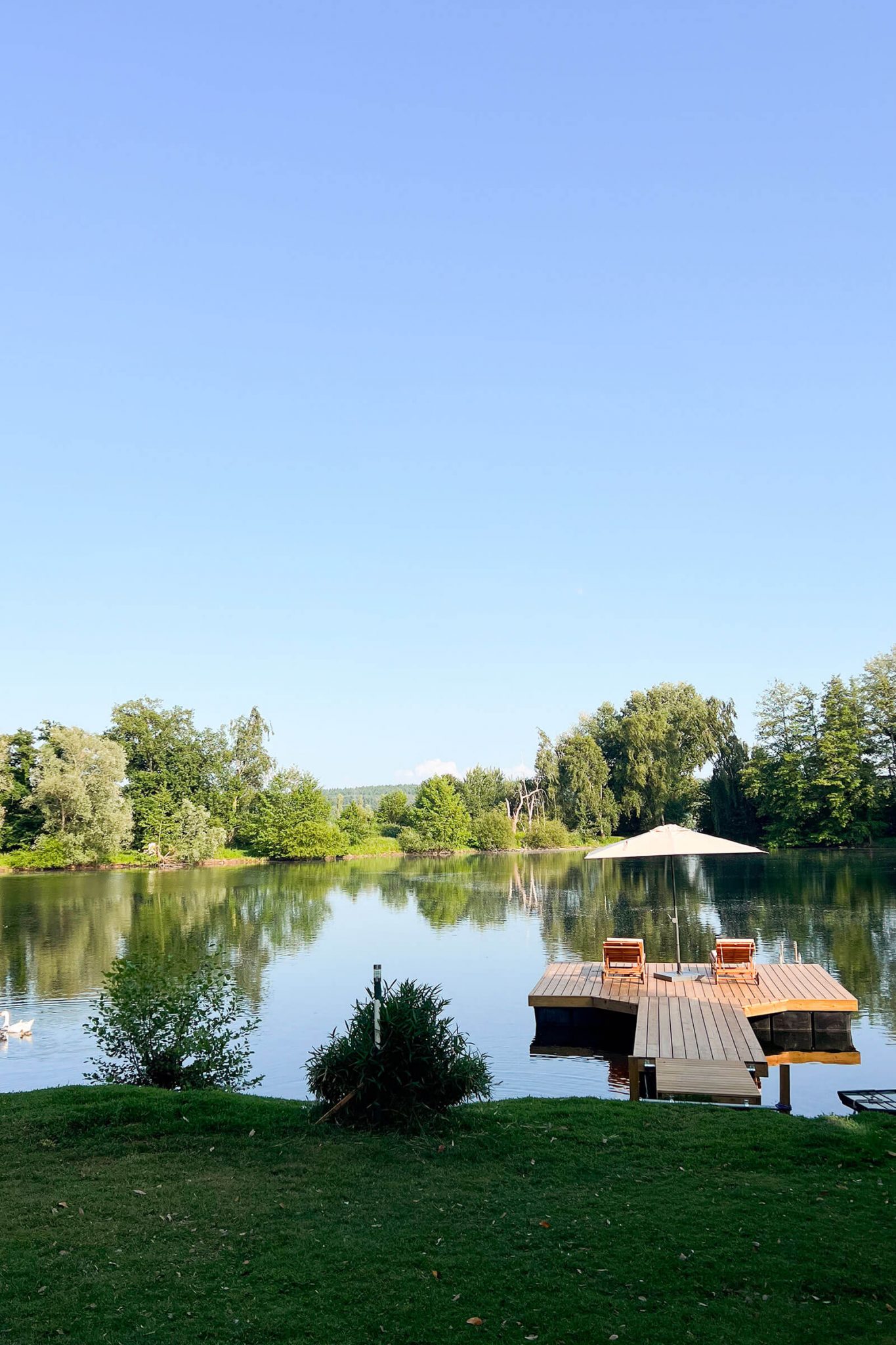 ponton bois bord de lac maison de campagne Velvet House