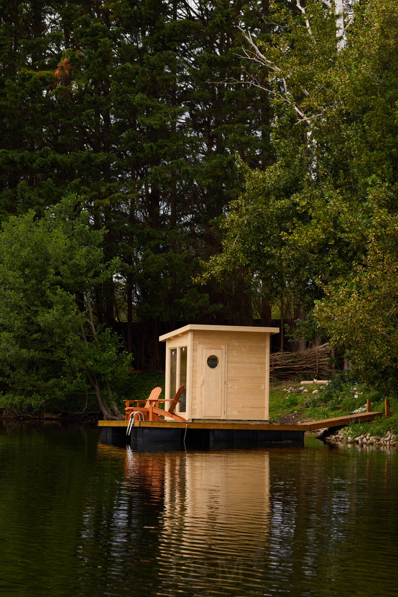 sauna sur ponton bois bord de lac maison de campagne Velvet House