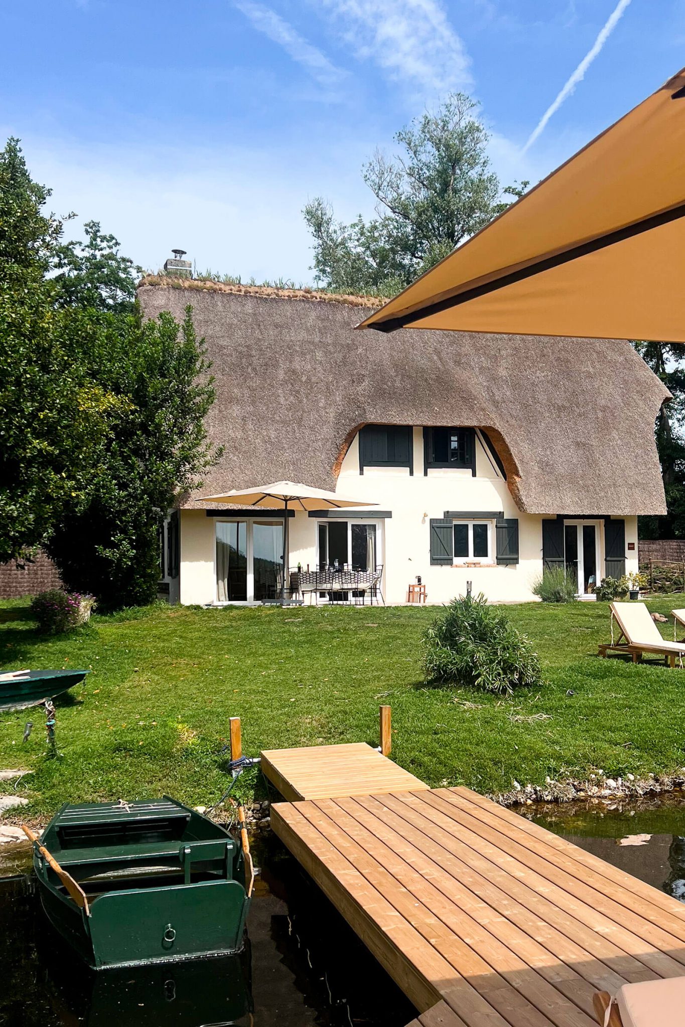 maison de campagne toit de chaume Velvet House