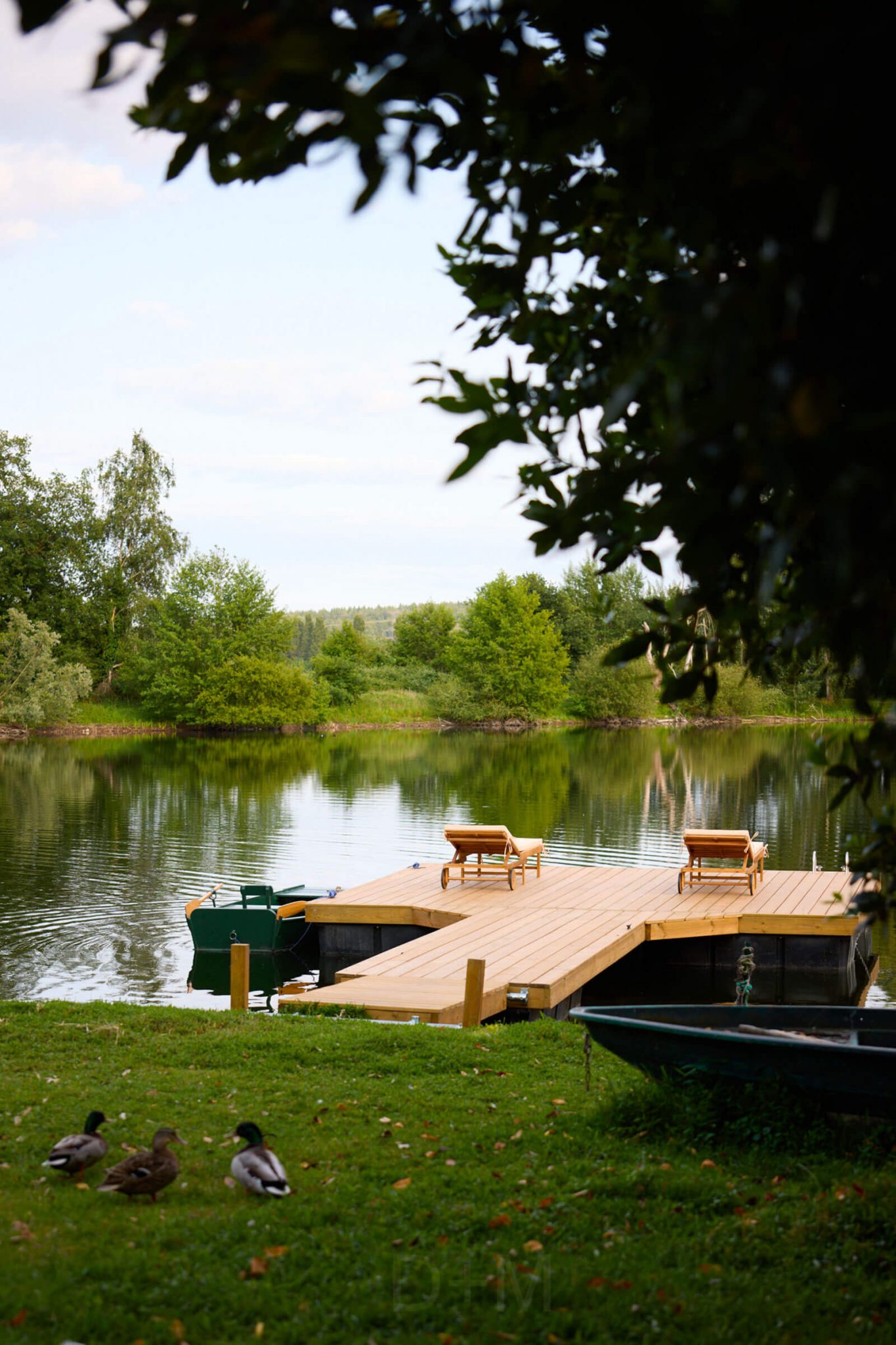 ponton bois bord de lac maison de campagne Velvet House