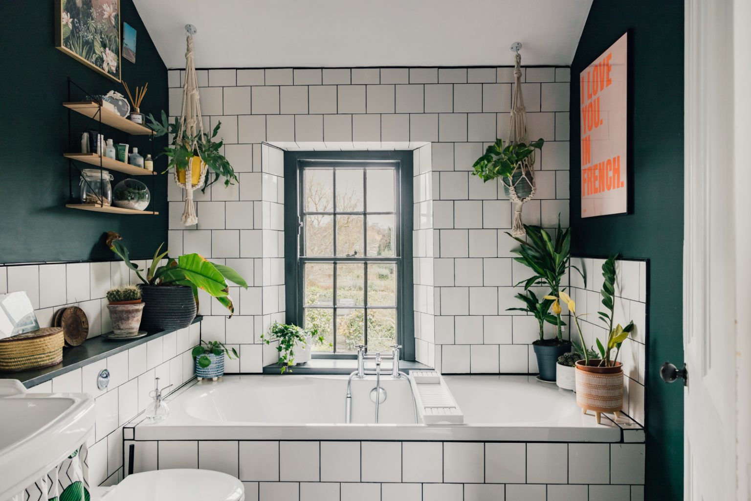 salle de bain verte et blanche