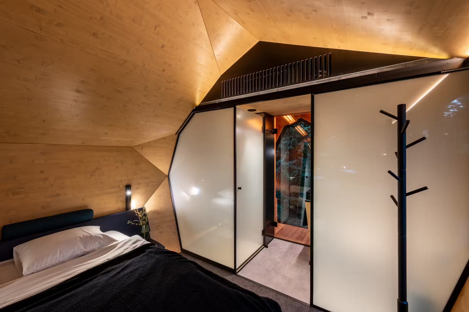 intérieur bois tiny house Pebl Grand par Hello Wood