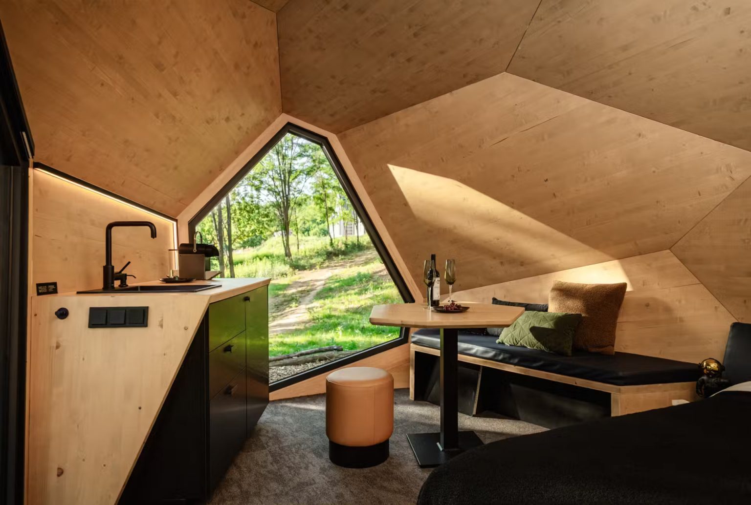 intérieur bois tiny house Pebl Grand par Hello Wood
