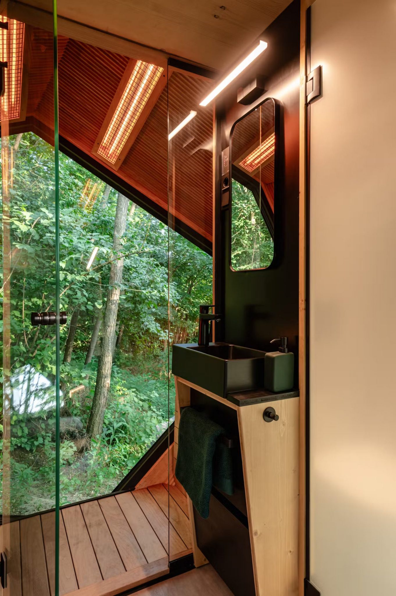 intérieur bois tiny house Pebl Grand par Hello Wood