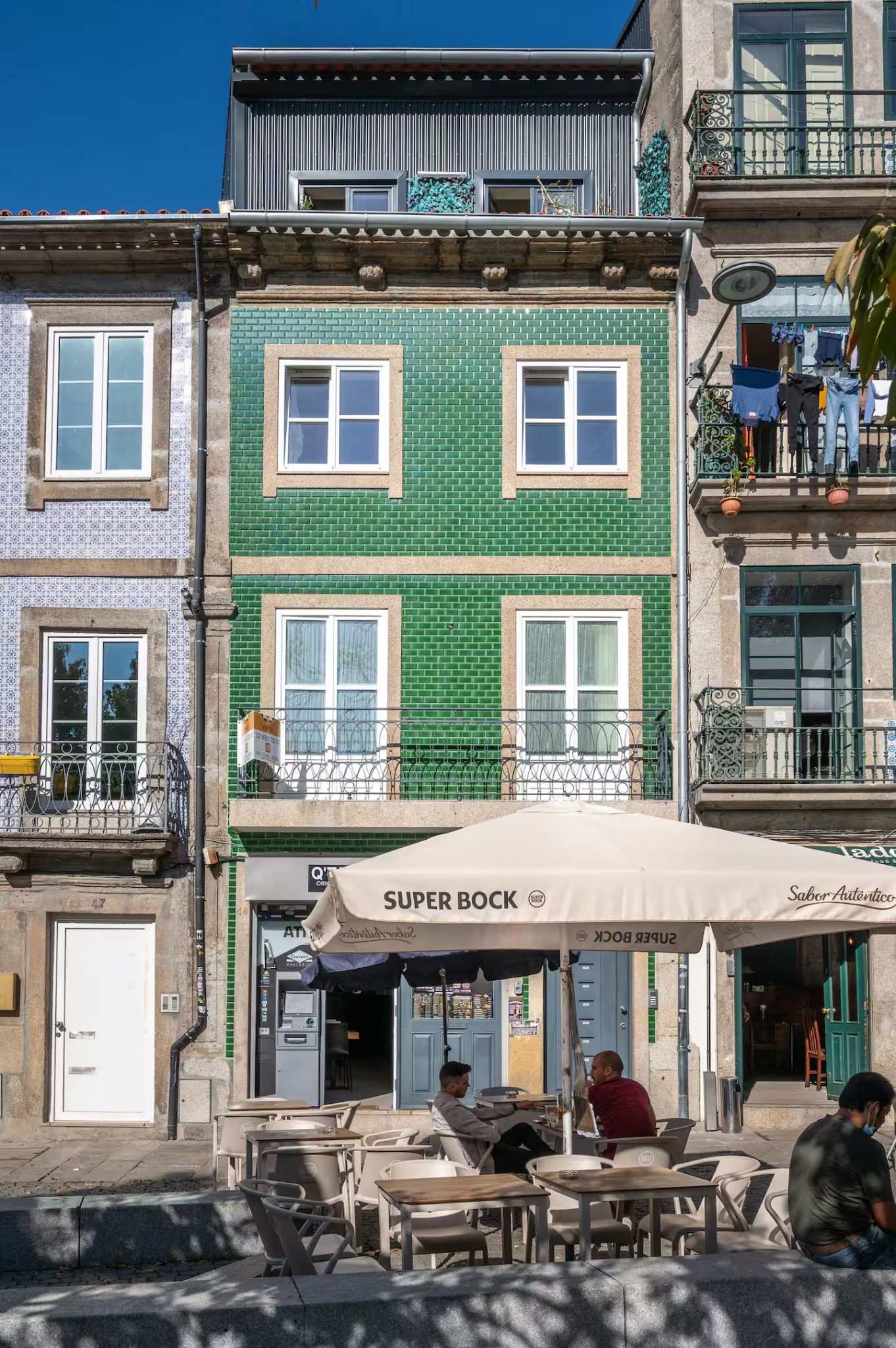 immeuble façade carrelage vert Jasmine Loft Porto