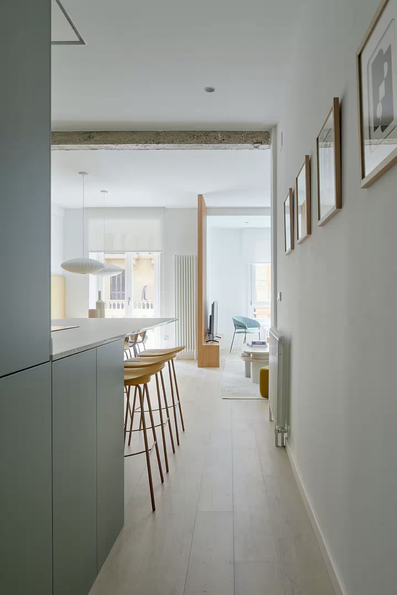 cuisine ouverte et salle à manger appartement à l'esprit surf décoration design