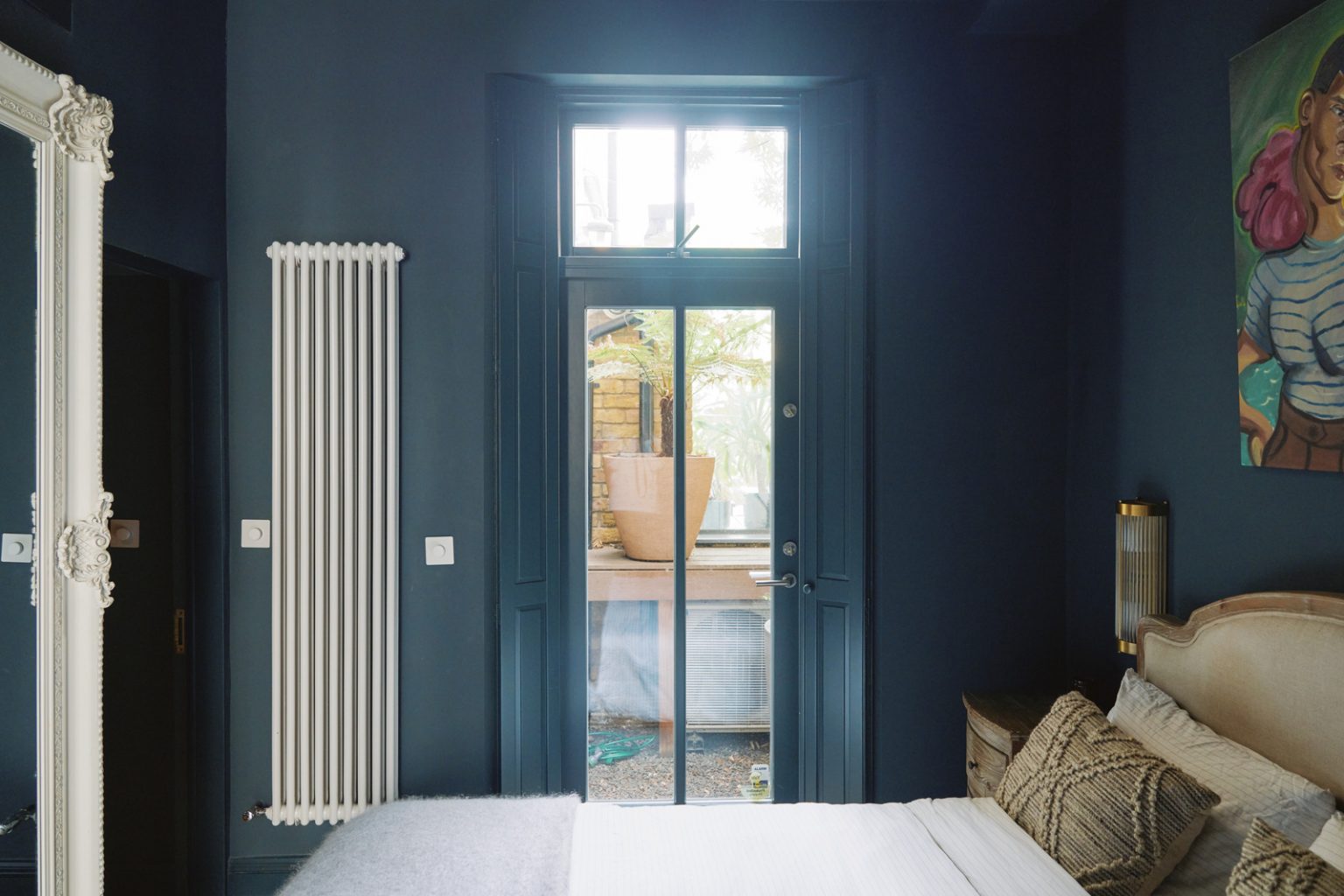 chambre décoration classique chic murs et plafond bleus