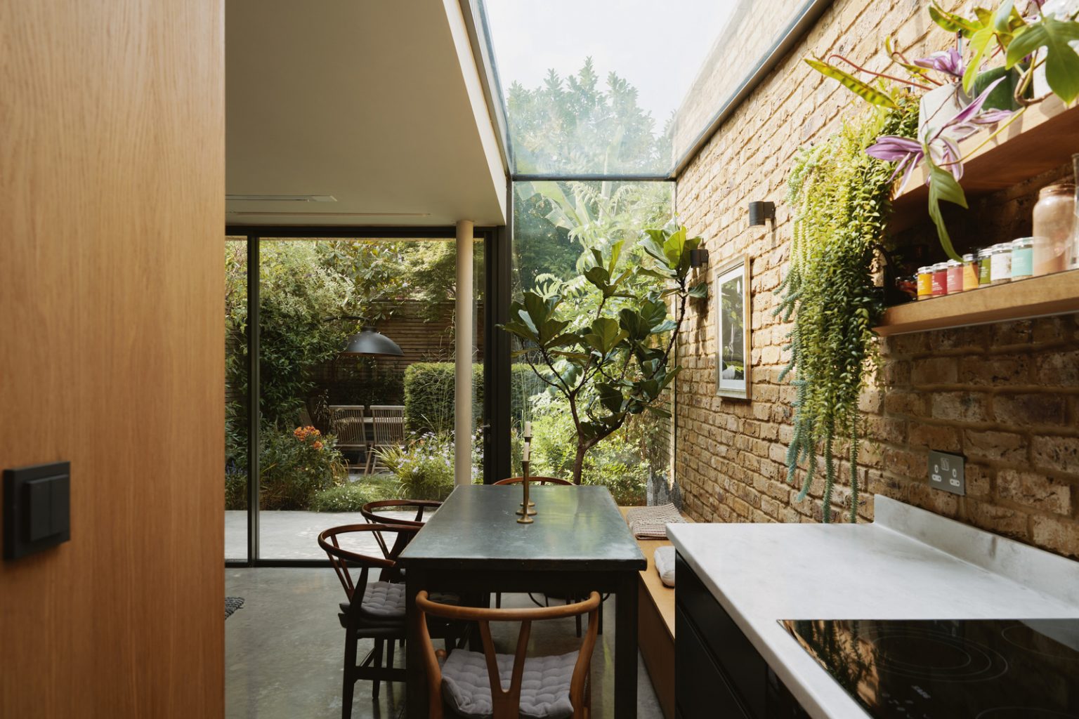 cuisine et salle à manger appartement 64m2 avec jardin et extension vitrée