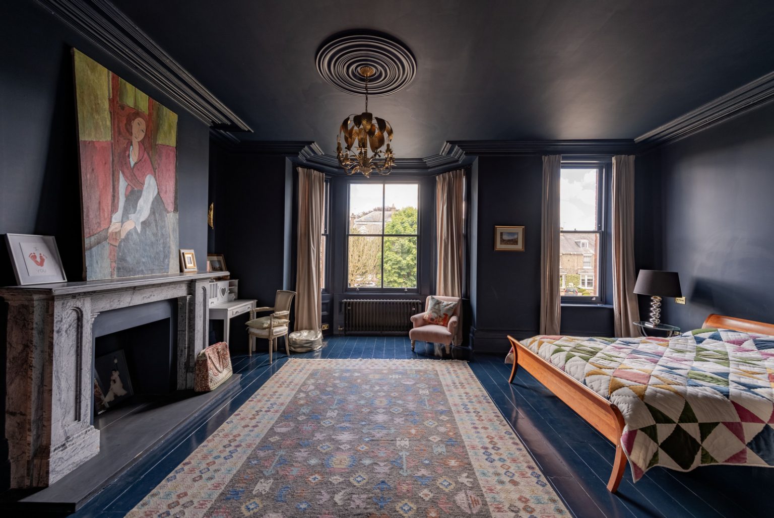 chambre bleue avec cheminée maison victorienne