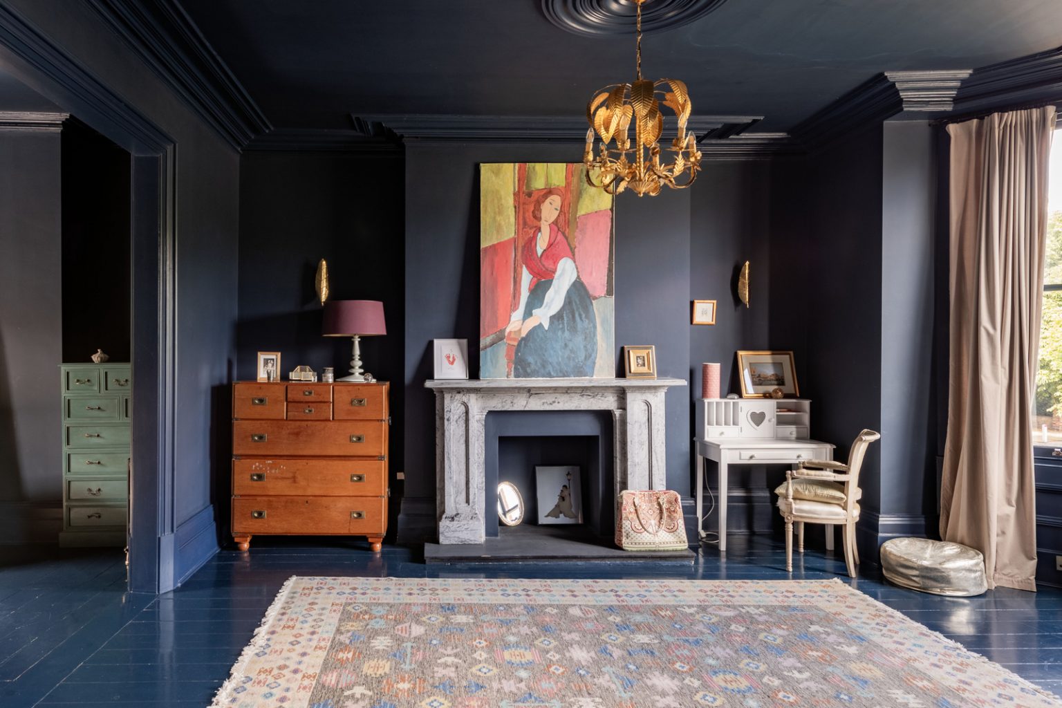 chambre bleue avec cheminée maison victorienne