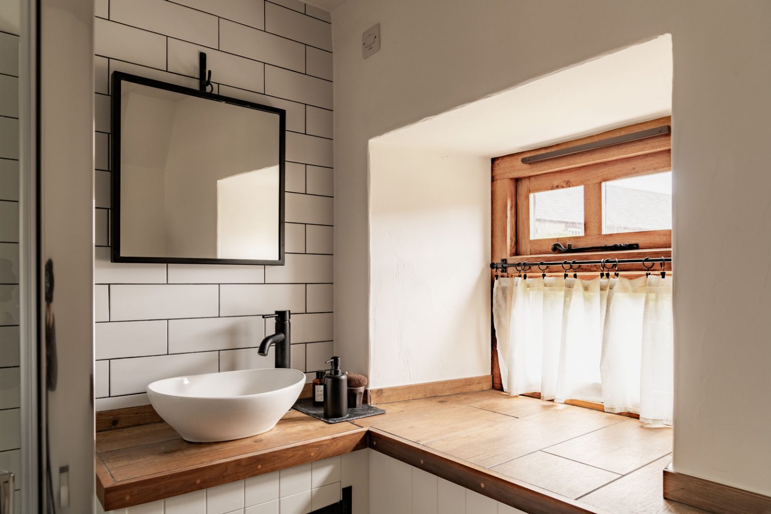 salle de bain rustique et mansardée