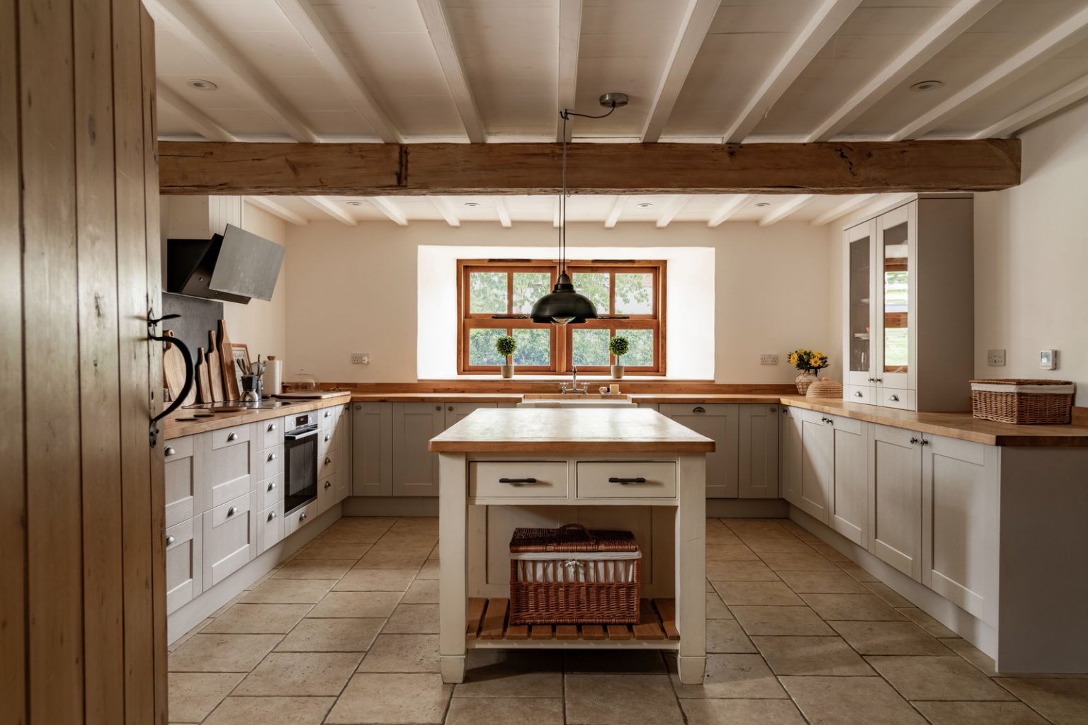 cuisine shaker ancien moulin rénové décoration rustique chic