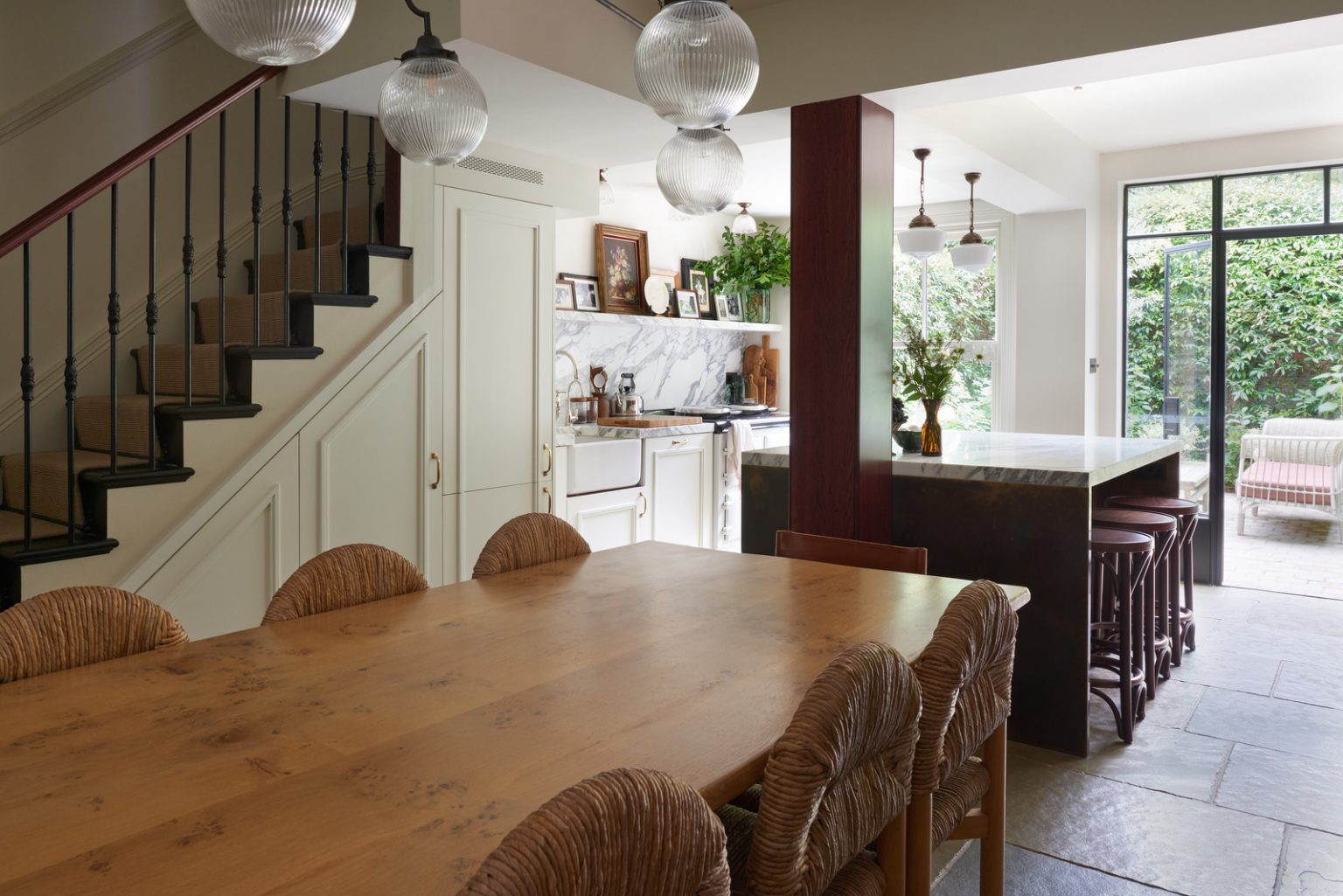 salle à manger et cuisine décoration classique chic