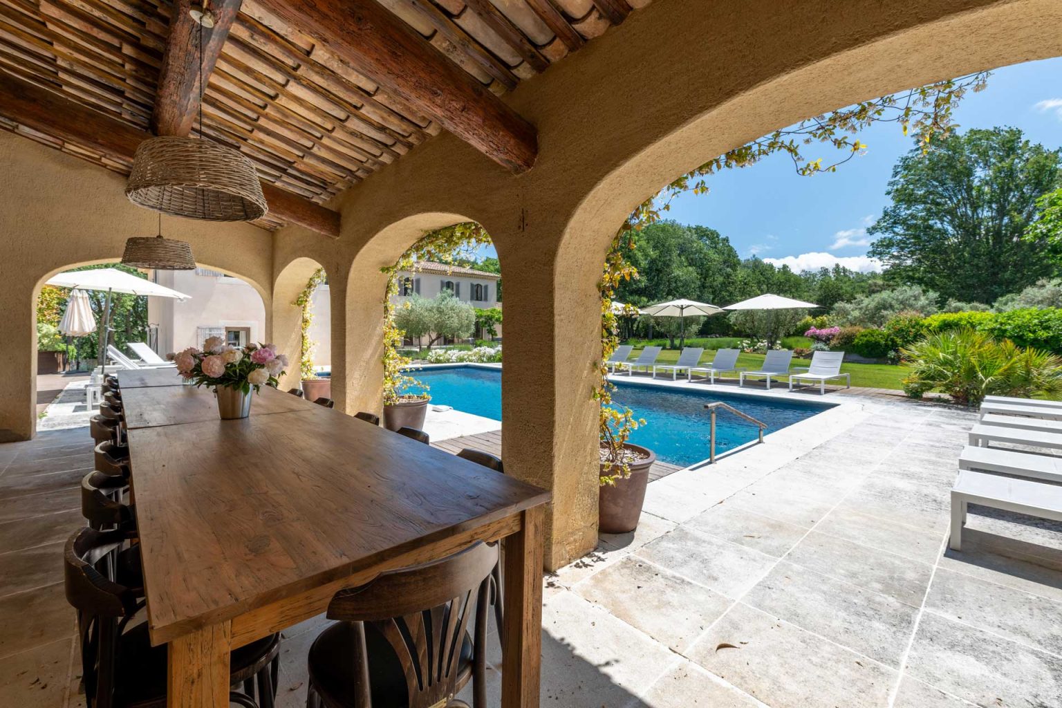 terrasse abritée et piscine La Bastide de l'Orme Luberon Ménerbes